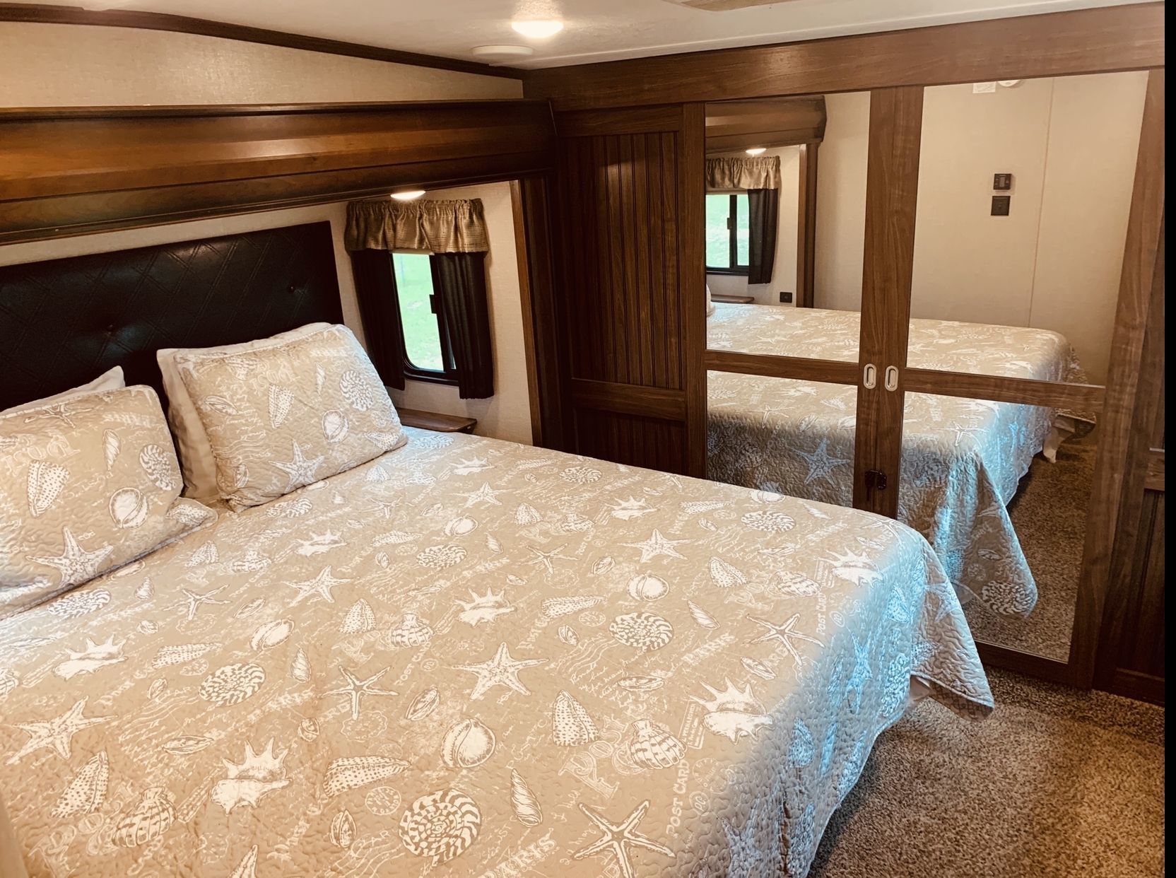 Photo 18 - 2018 Keystone Fifth Wheel rental photo 20