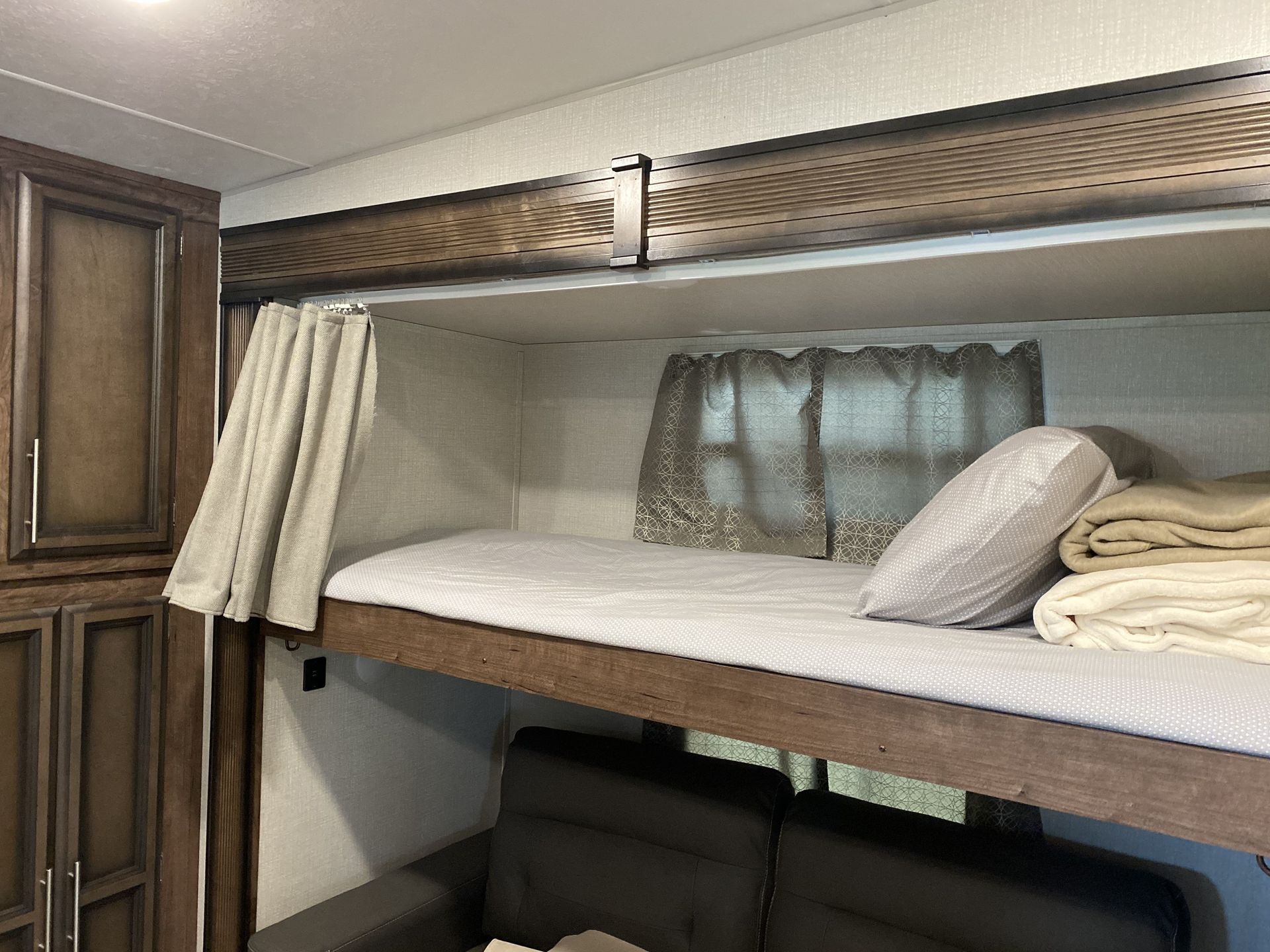 Photo 30 - 2021 Kz Fifth Wheel rental photo 32