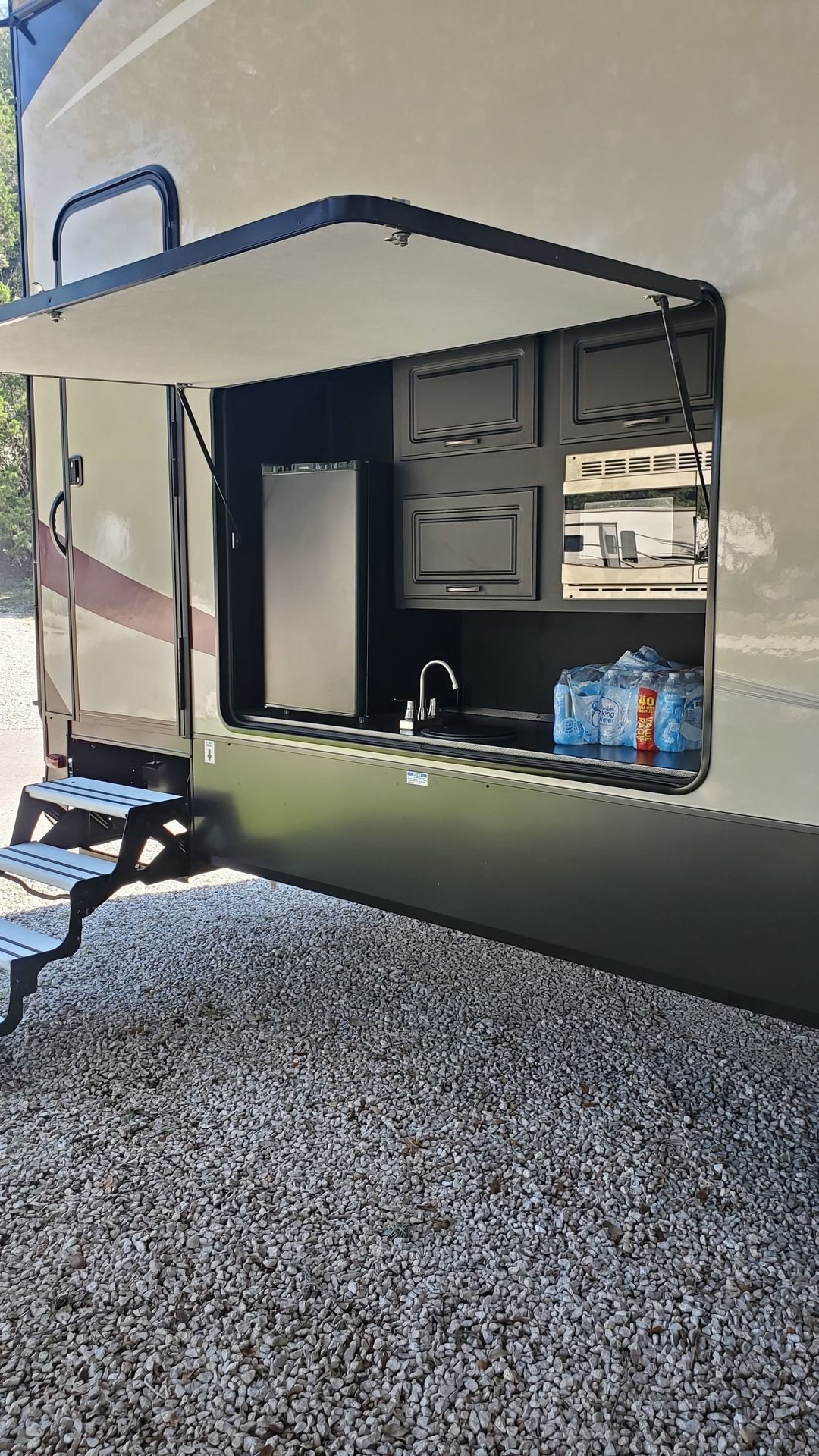Photo 4 - 2020 Forest River Fifth Wheel rental photo 6