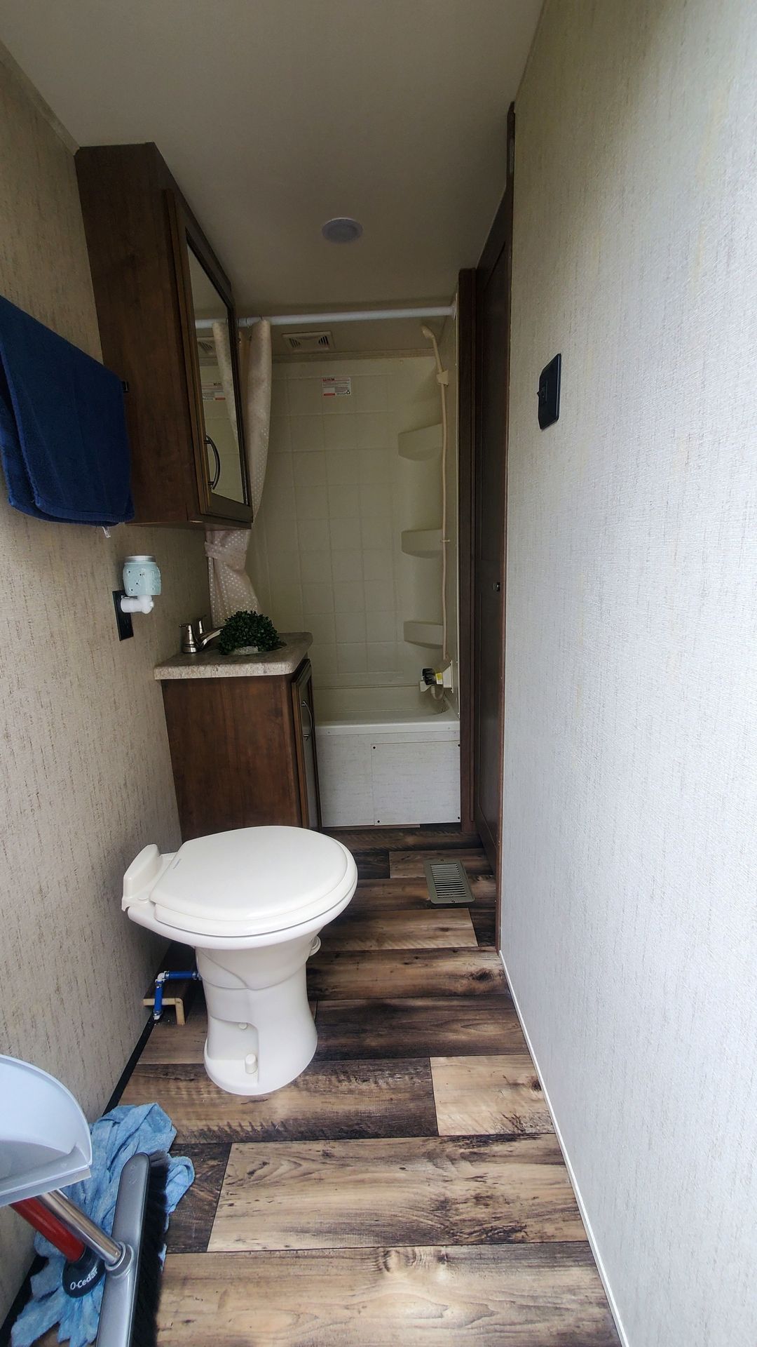 Photo 7 - 2020 Forest River Fifth Wheel rental photo 9