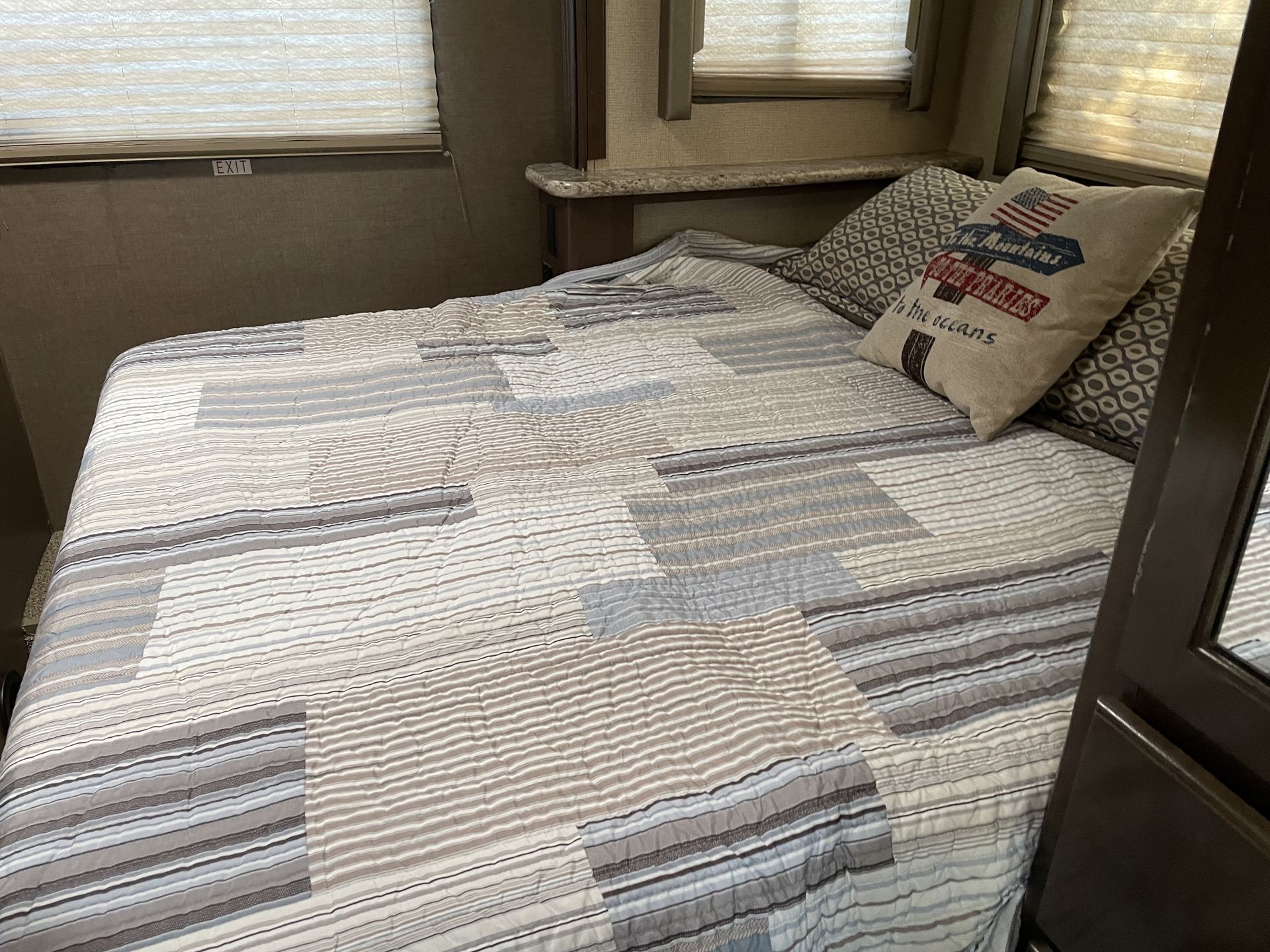 Photo 5 - 2020 Mercedes-Benz Class C Motorhome rental photo 7