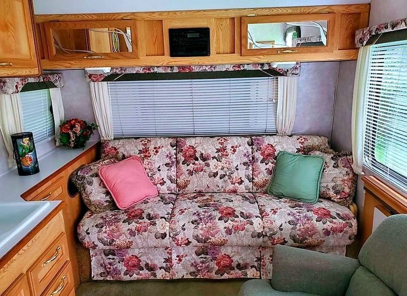 Photo 3 - 2002 Solaire Travel Trailer rental photo 5