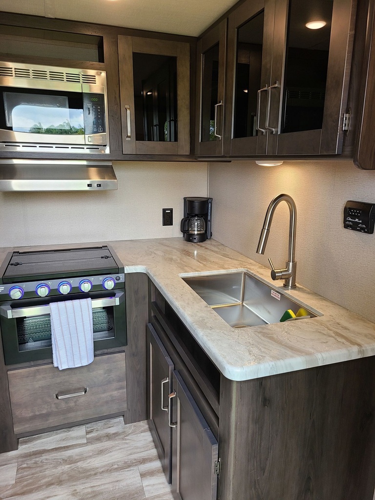 Photo 9 - 2020 Grand Design Travel Trailer rental photo 11