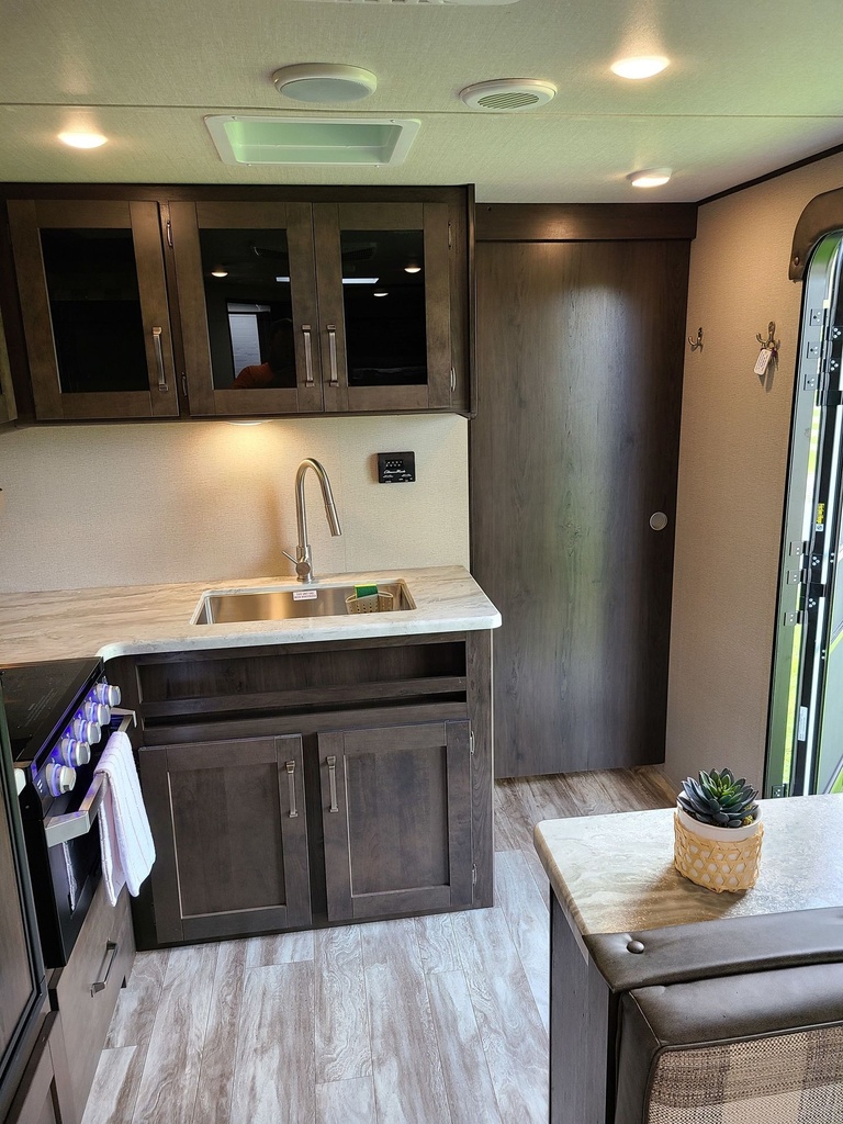 Photo 11 - 2020 Grand Design Travel Trailer rental photo 13