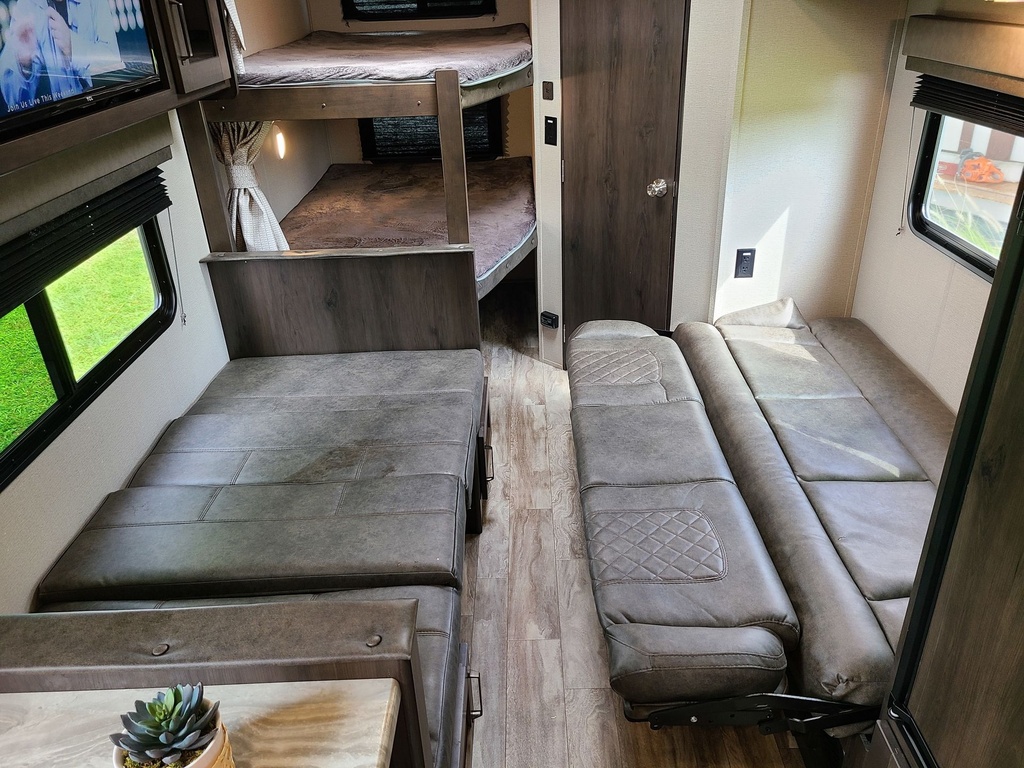 Photo 15 - 2020 Grand Design Travel Trailer rental photo 17