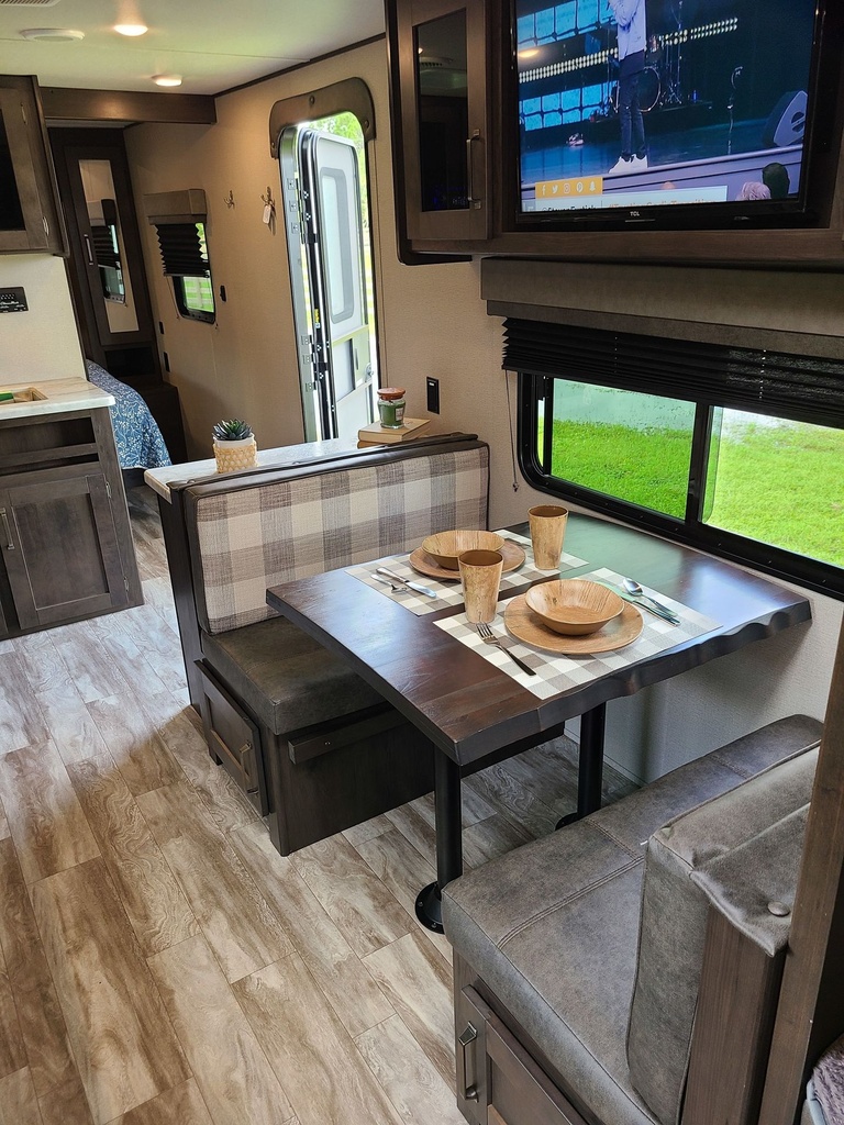 Photo 16 - 2020 Grand Design Travel Trailer rental photo 18