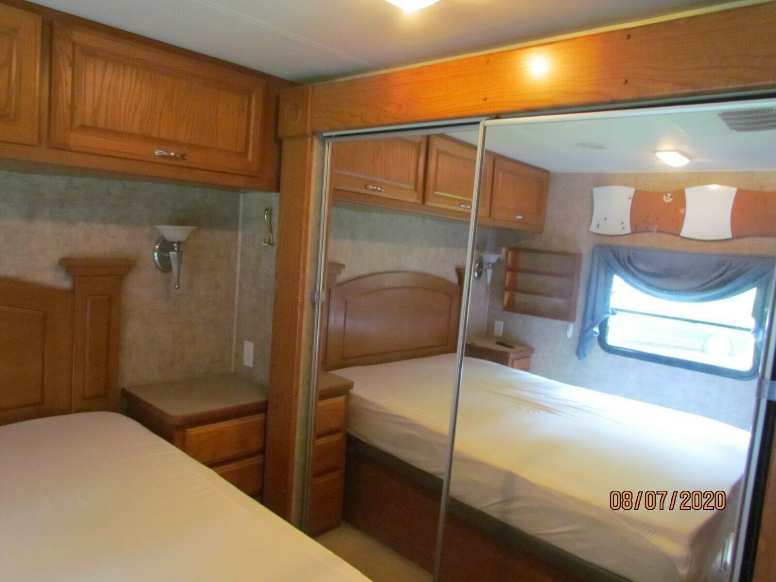 Photo 4 - 2004 Coachmen Class A Motorhome rental photo 6