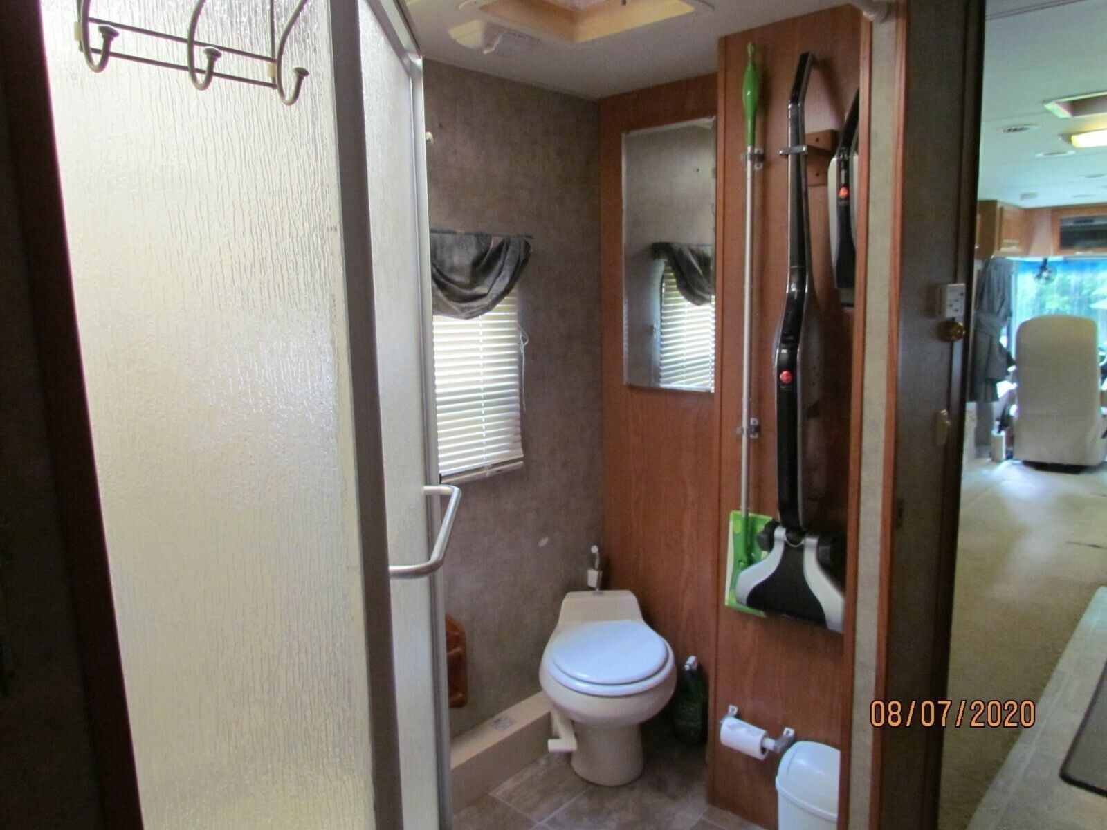 Photo 5 - 2004 Coachmen Class A Motorhome rental photo 7