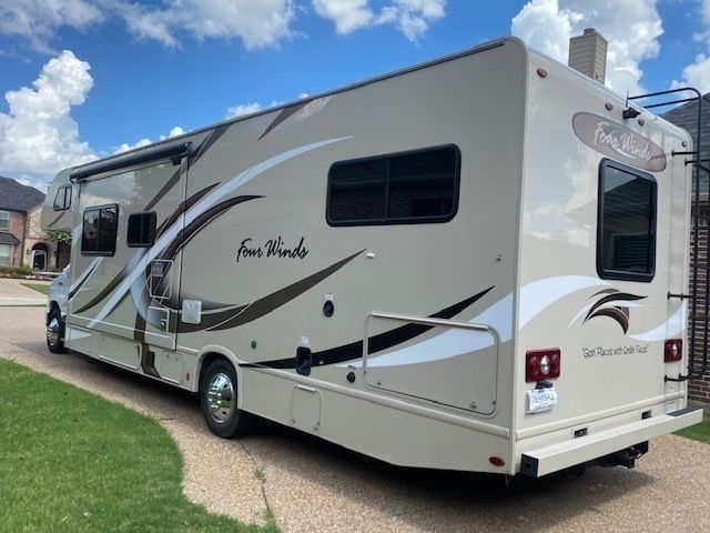 Photo 2 - 2019 Thor Motor Coach Class C Motorhome rental photo 4