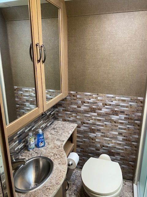 Photo 4 - 2019 Thor Motor Coach Class C Motorhome rental photo 6