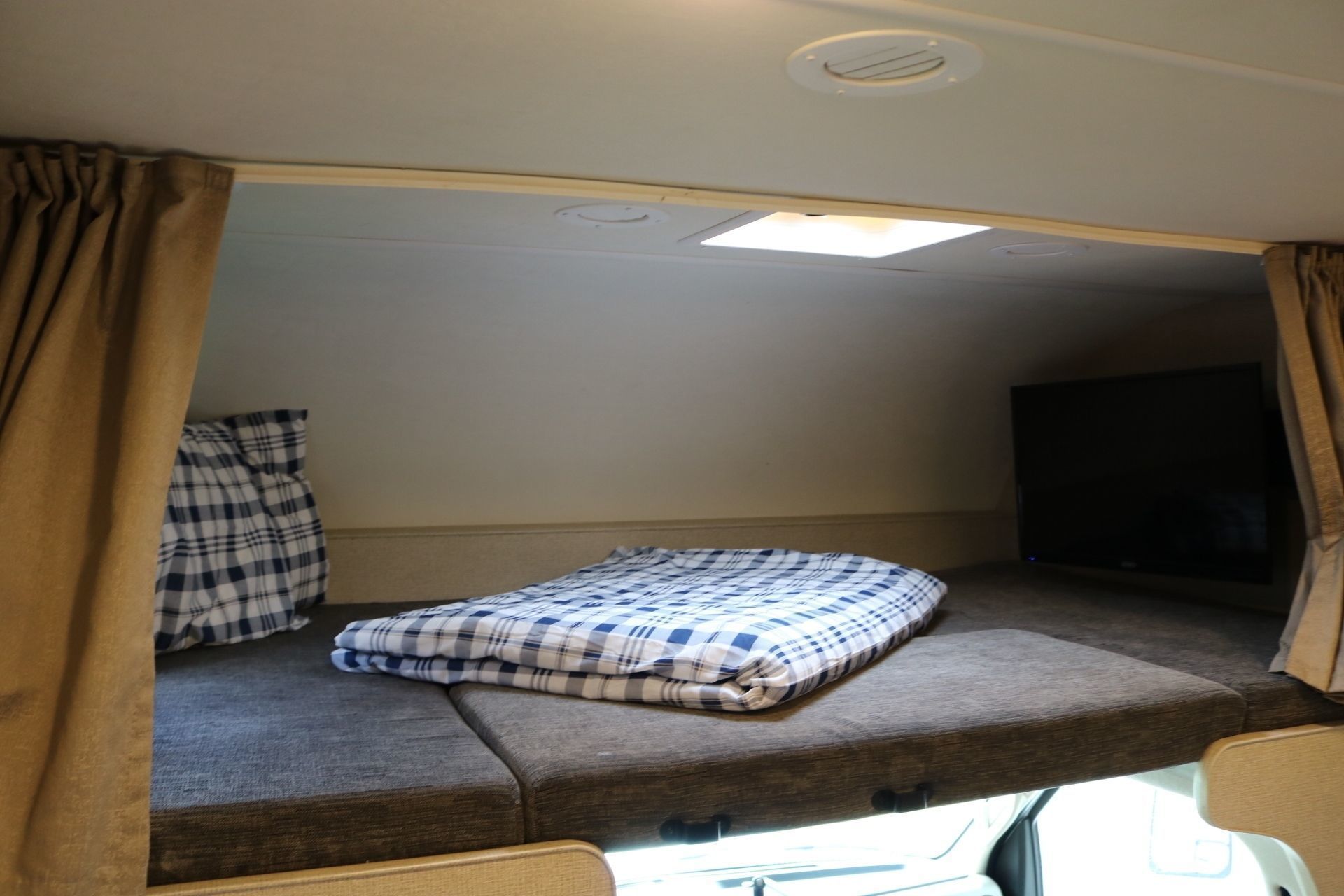 Photo 6 - 2019 Thor Motor Coach Class C Motorhome rental photo 8
