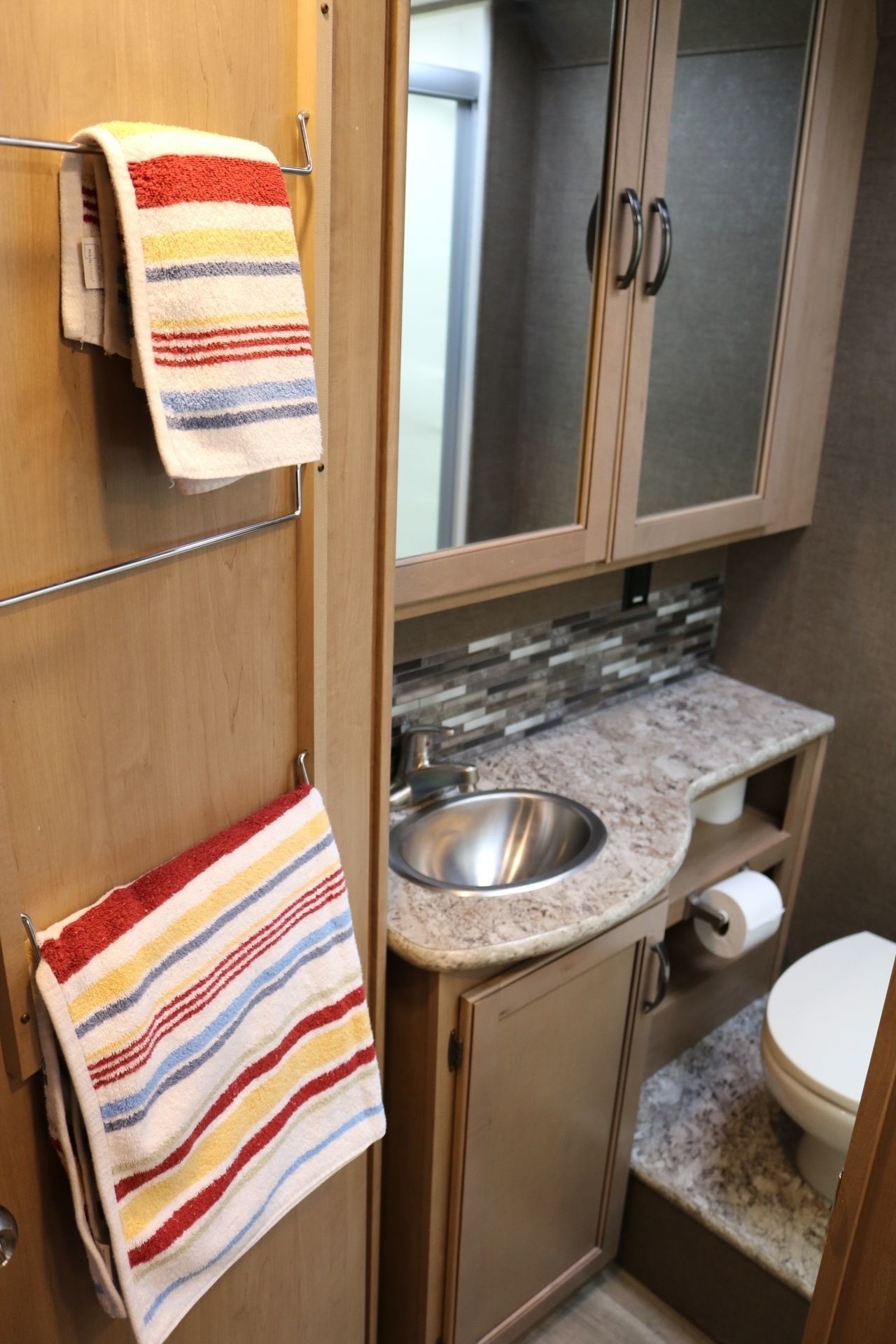 Photo 7 - 2019 Thor Motor Coach Class C Motorhome rental photo 9