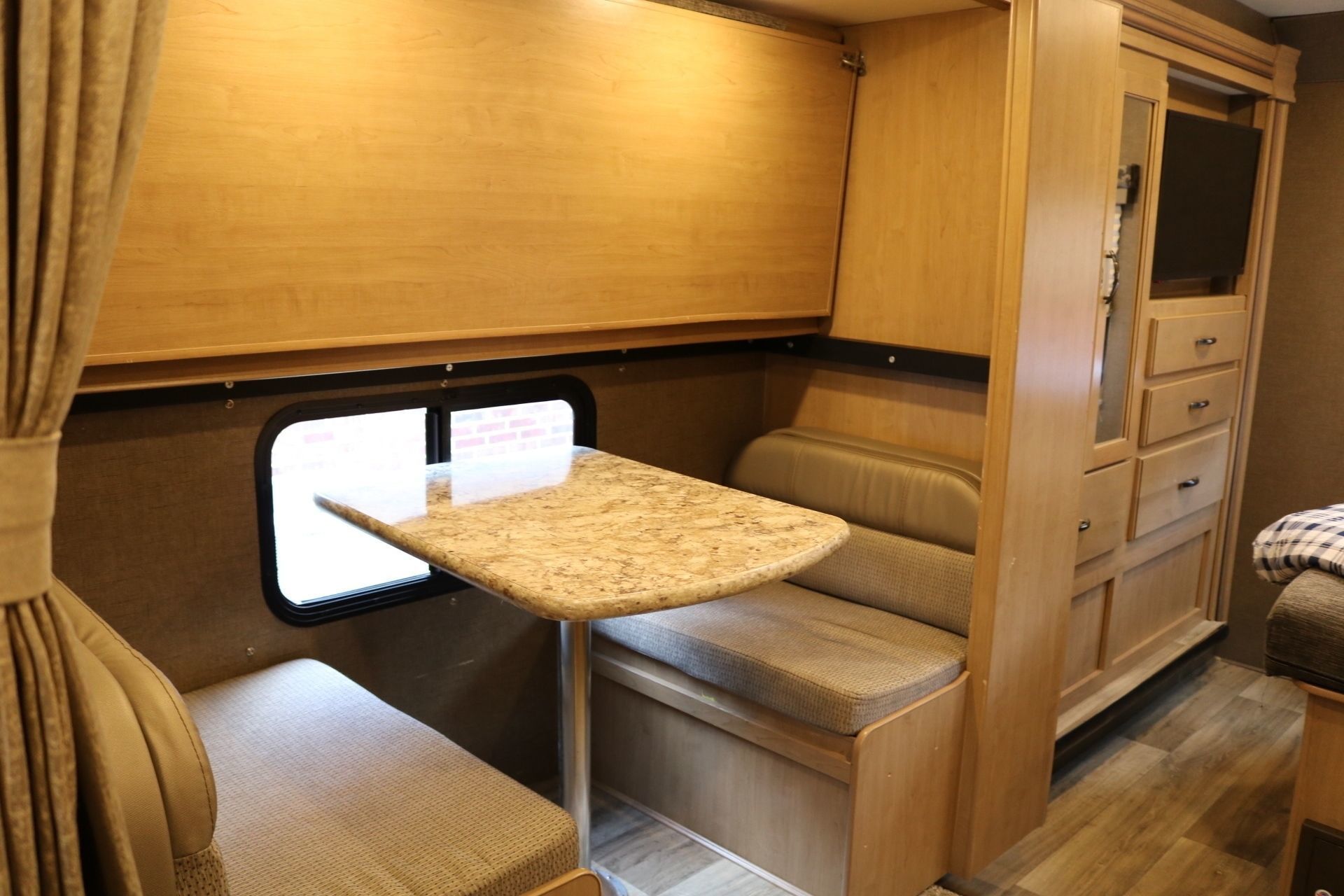 Photo 12 - 2019 Thor Motor Coach Class C Motorhome rental photo 14