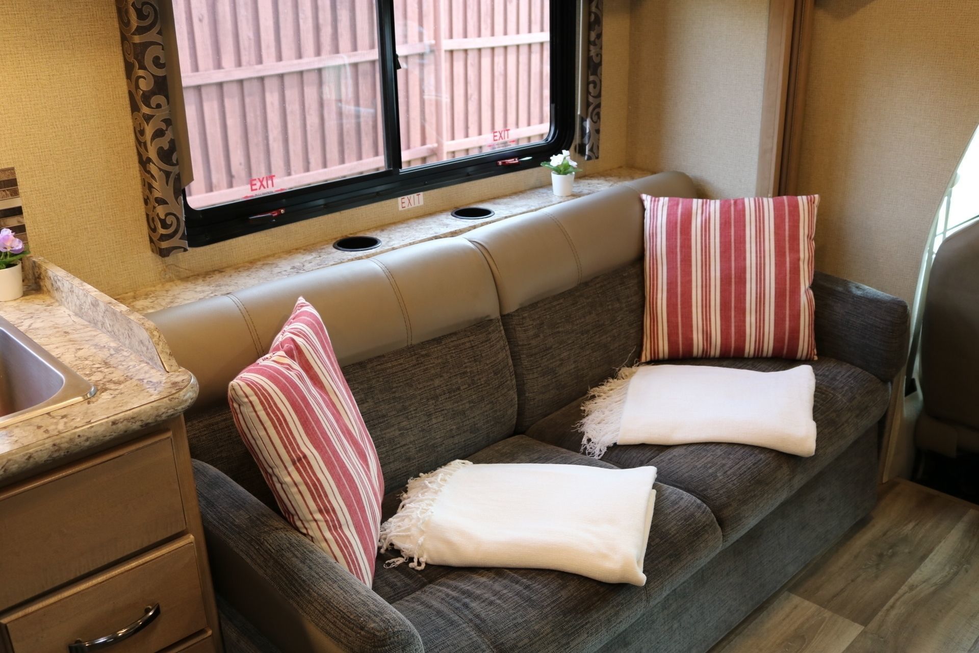 Photo 13 - 2019 Thor Motor Coach Class C Motorhome rental photo 15