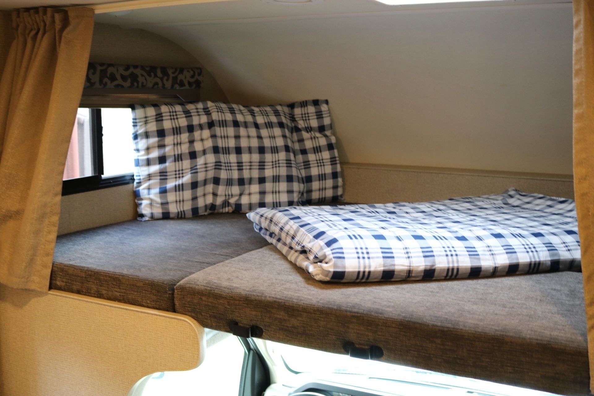 Photo 14 - 2019 Thor Motor Coach Class C Motorhome rental photo 16