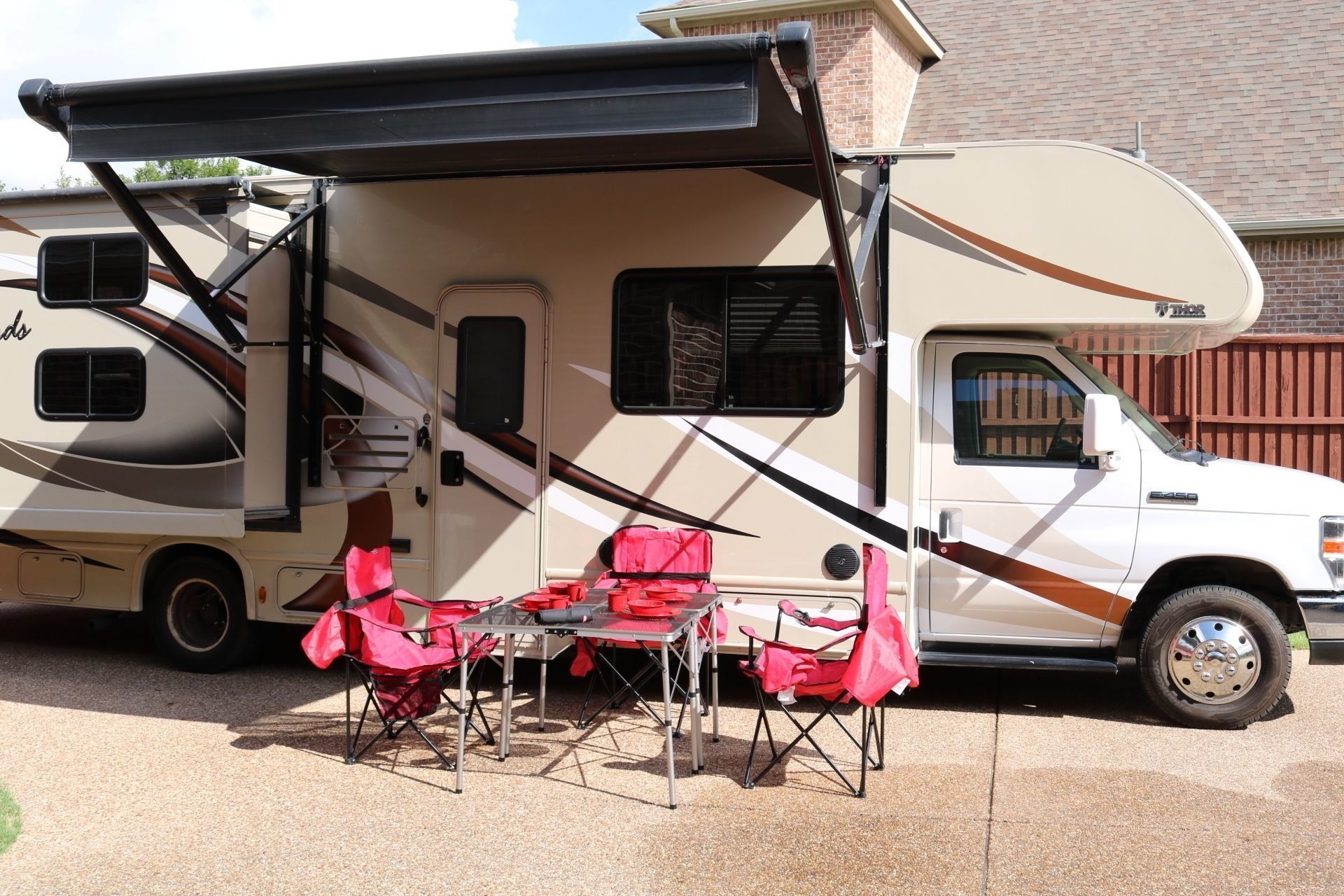 Photo 17 - 2019 Thor Motor Coach Class C Motorhome rental photo 19