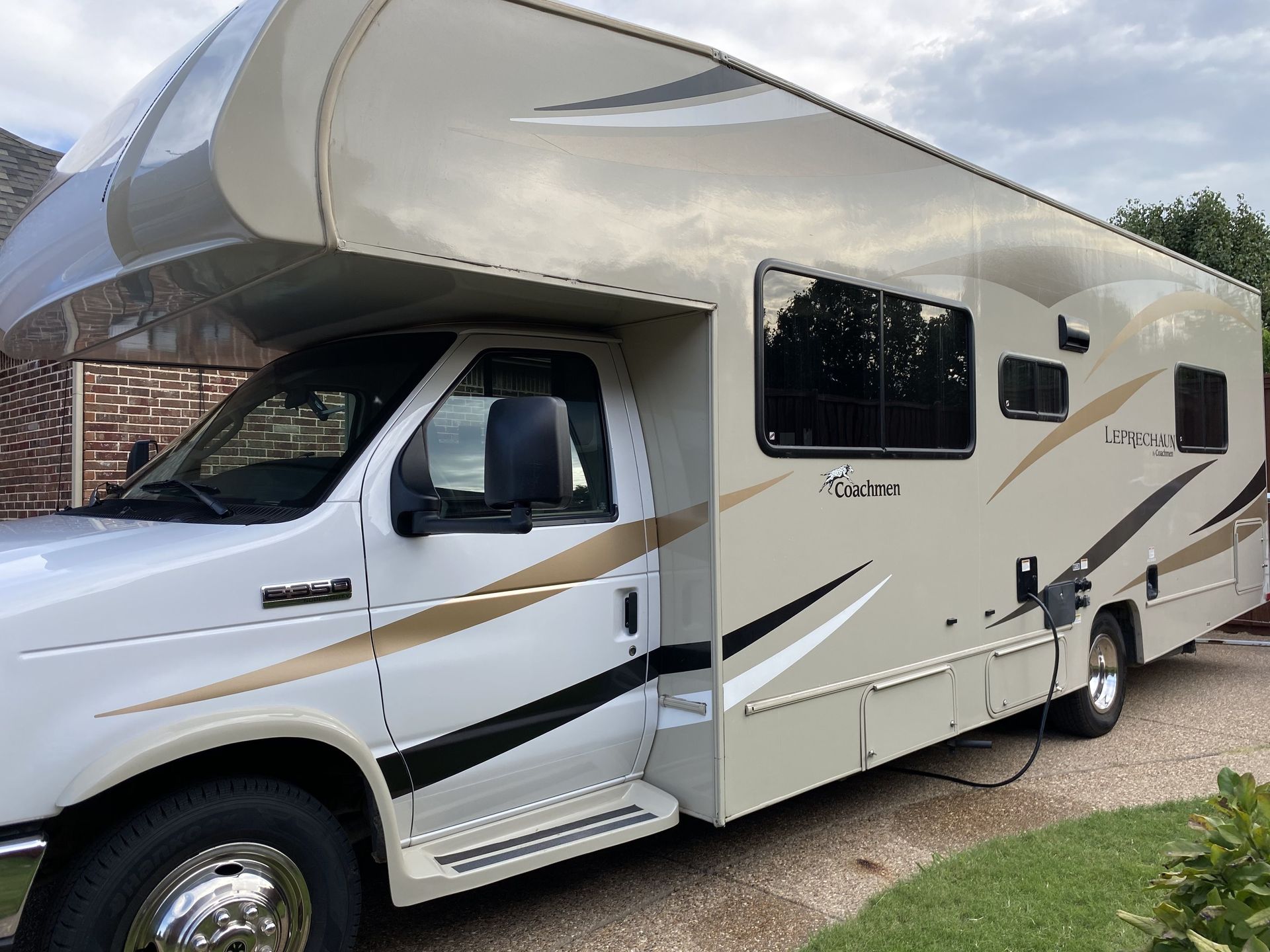 Photo 5 - 2019 Coachmen Class C Motorhome rental photo 7