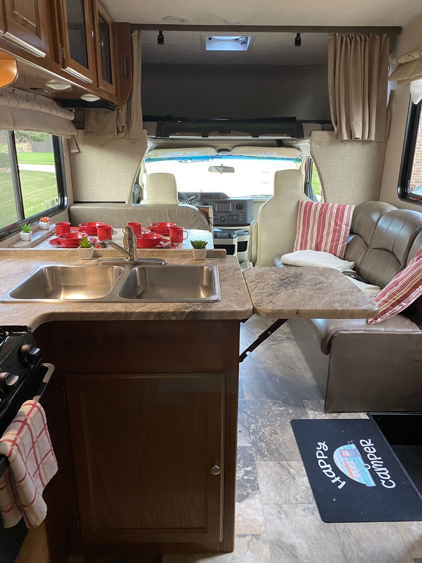 Photo 8 - 2019 Coachmen Class C Motorhome rental photo 10