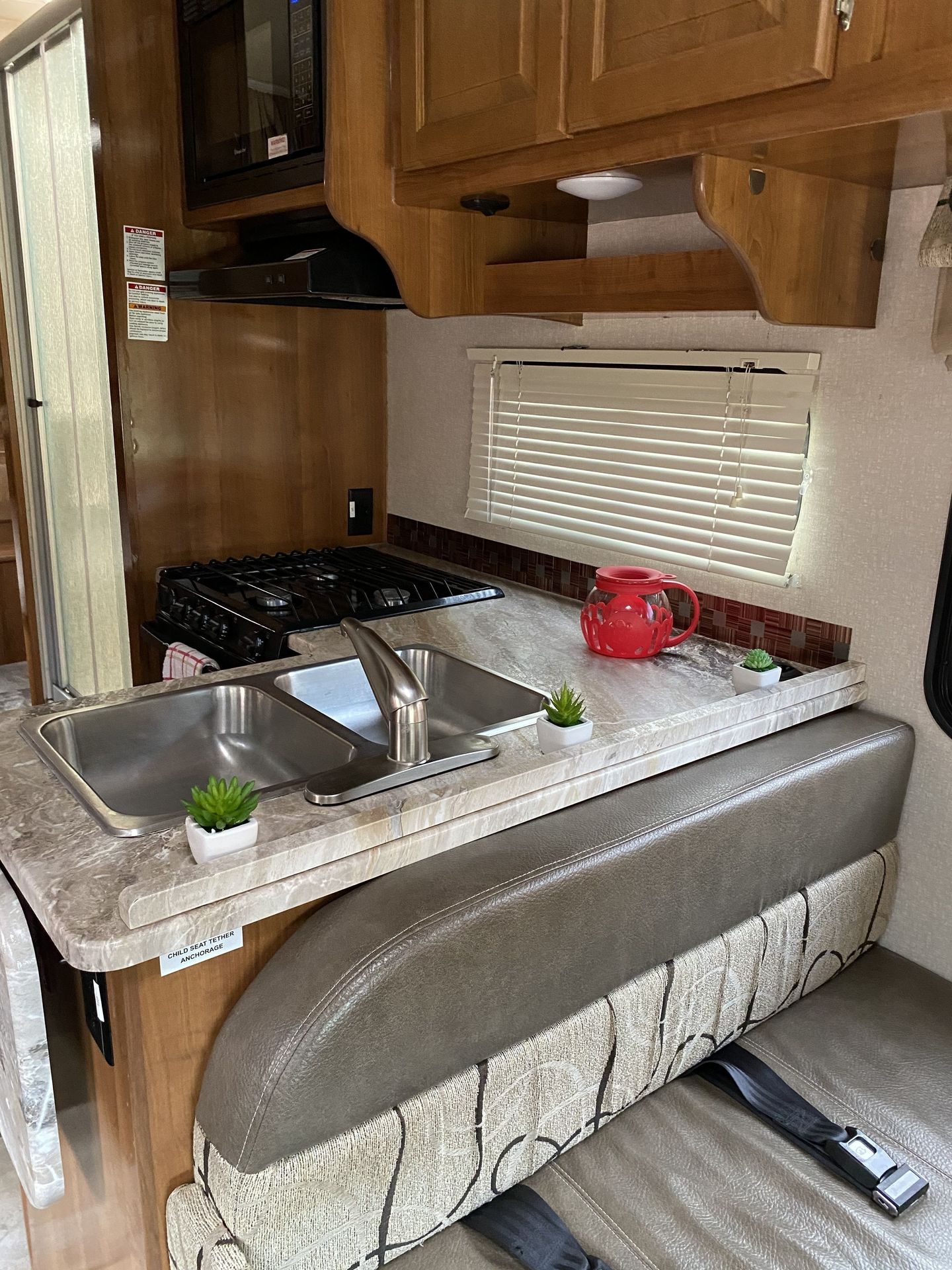 Photo 19 - 2019 Coachmen Class C Motorhome rental photo 21