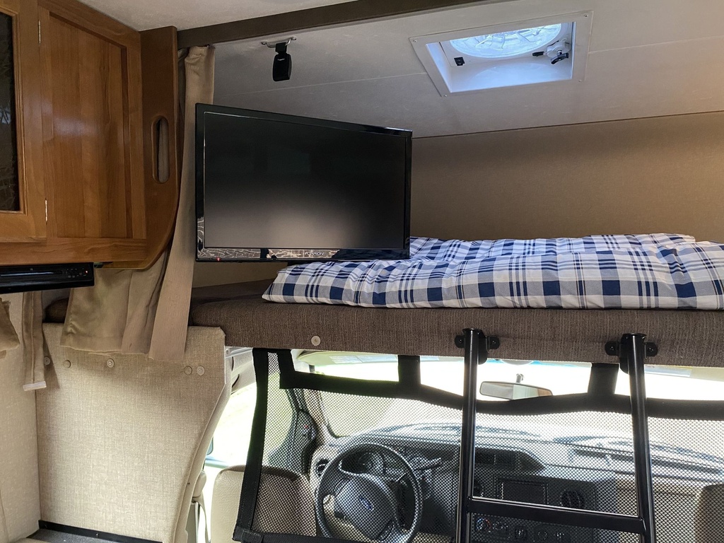 Photo 21 - 2019 Coachmen Class C Motorhome rental photo 23