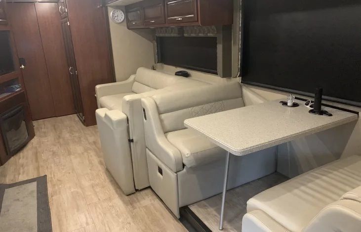 Photo 13 - 2018 Fleetwood Class A Motorhome rental photo 15