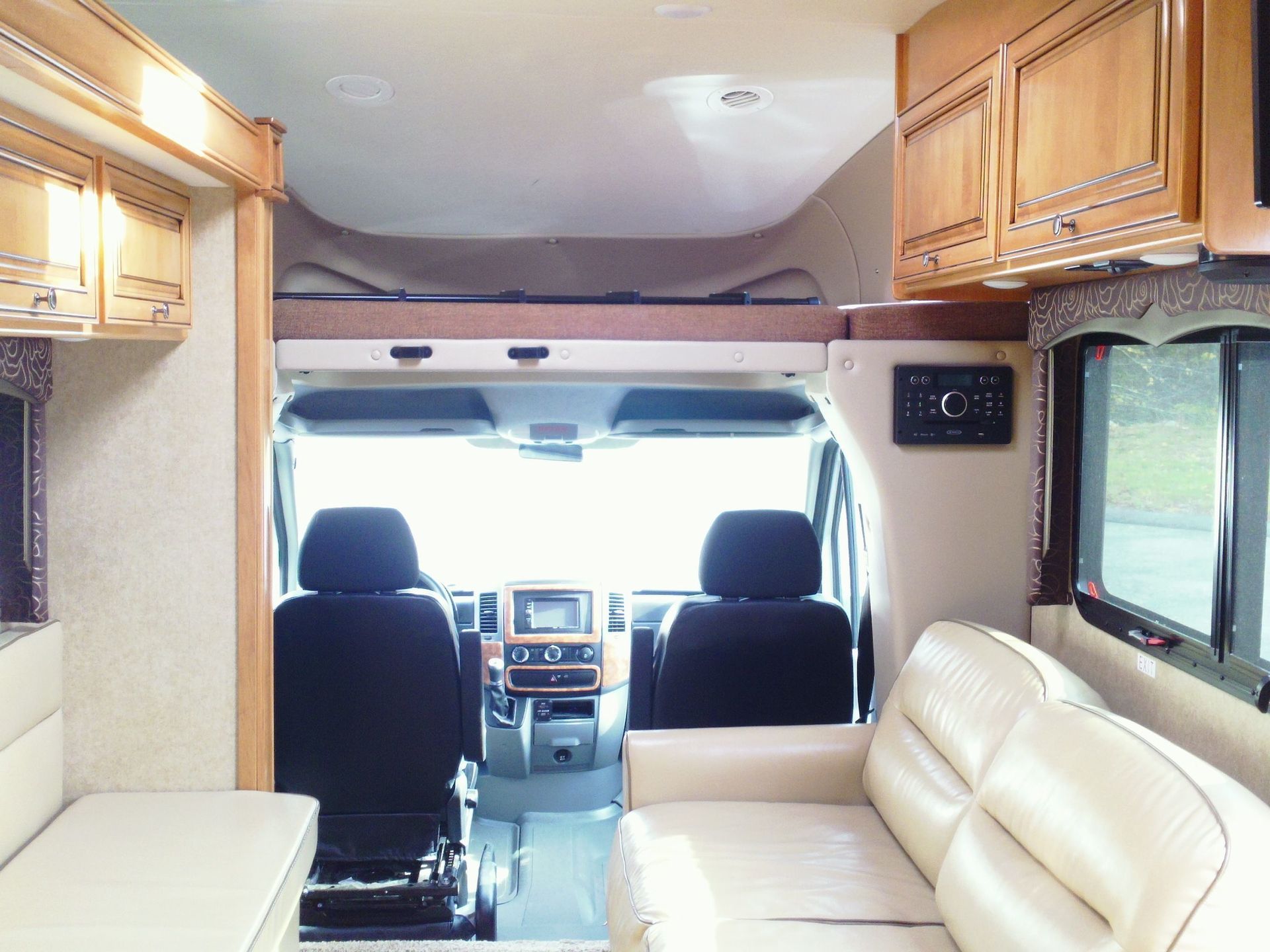 Photo 5 - 2016 Thor Class C Motorhome rental photo 7