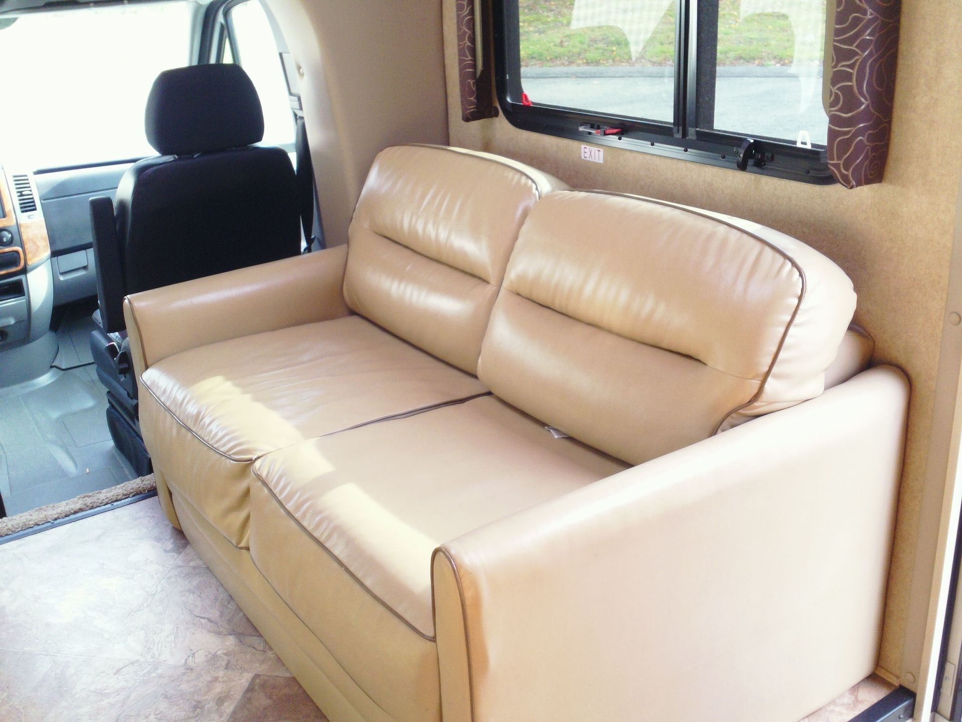 Photo 7 - 2016 Thor Class C Motorhome rental photo 9