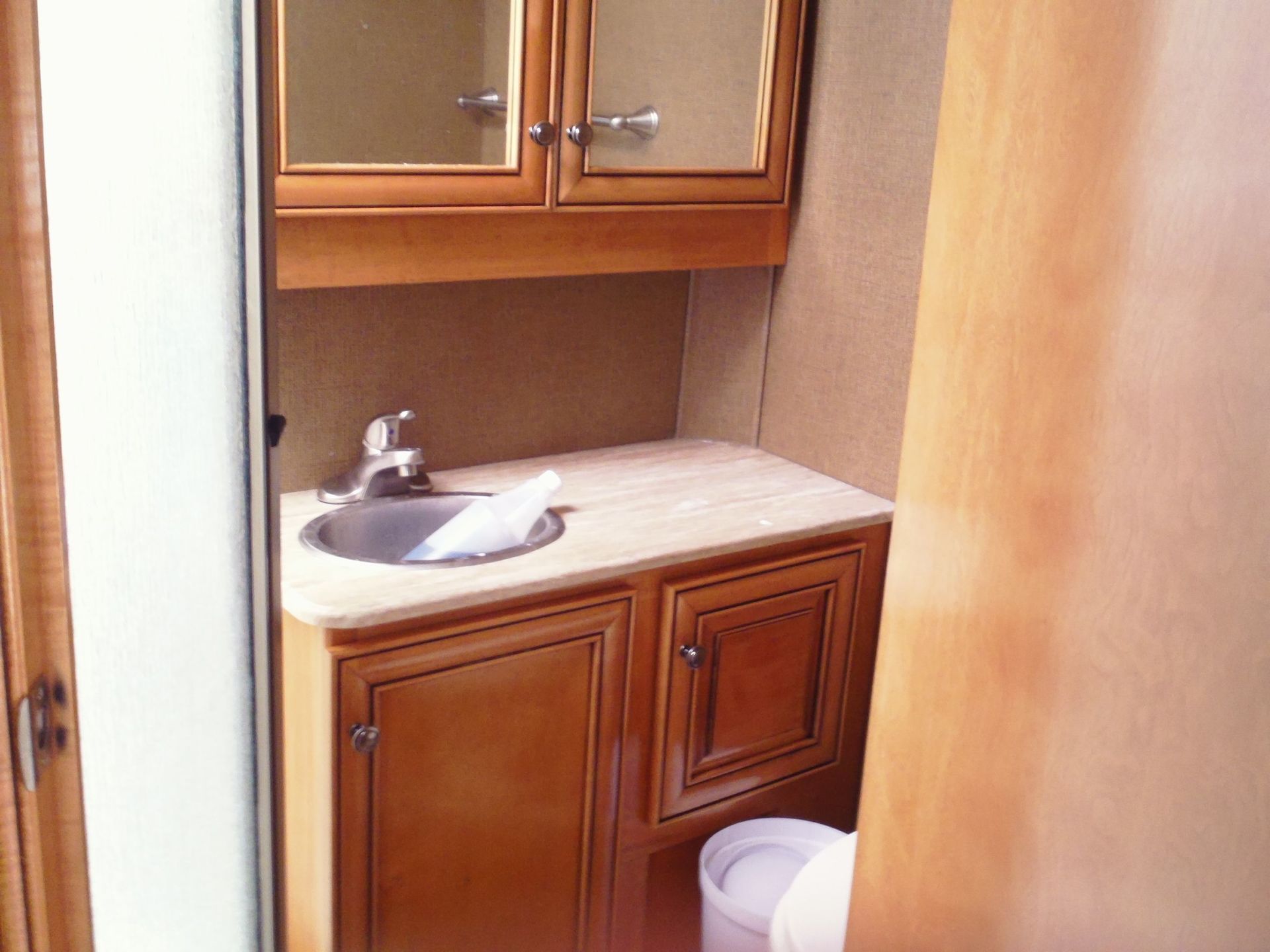 Photo 12 - 2016 Thor Class C Motorhome rental photo 14