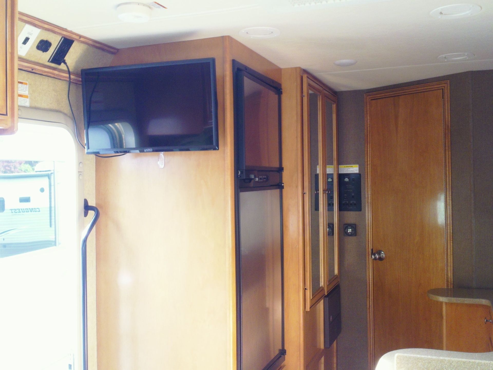 Photo 15 - 2016 Thor Class C Motorhome rental photo 17