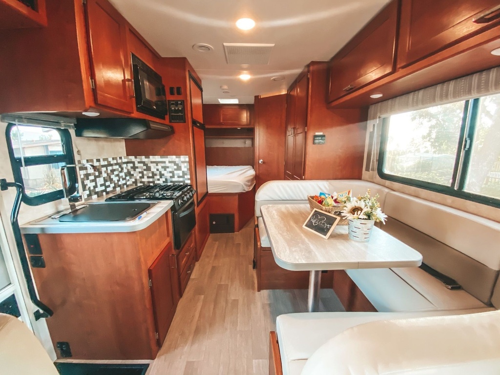 Photo 2 - 2019 Winnebago Class C Motorhome rental photo 4