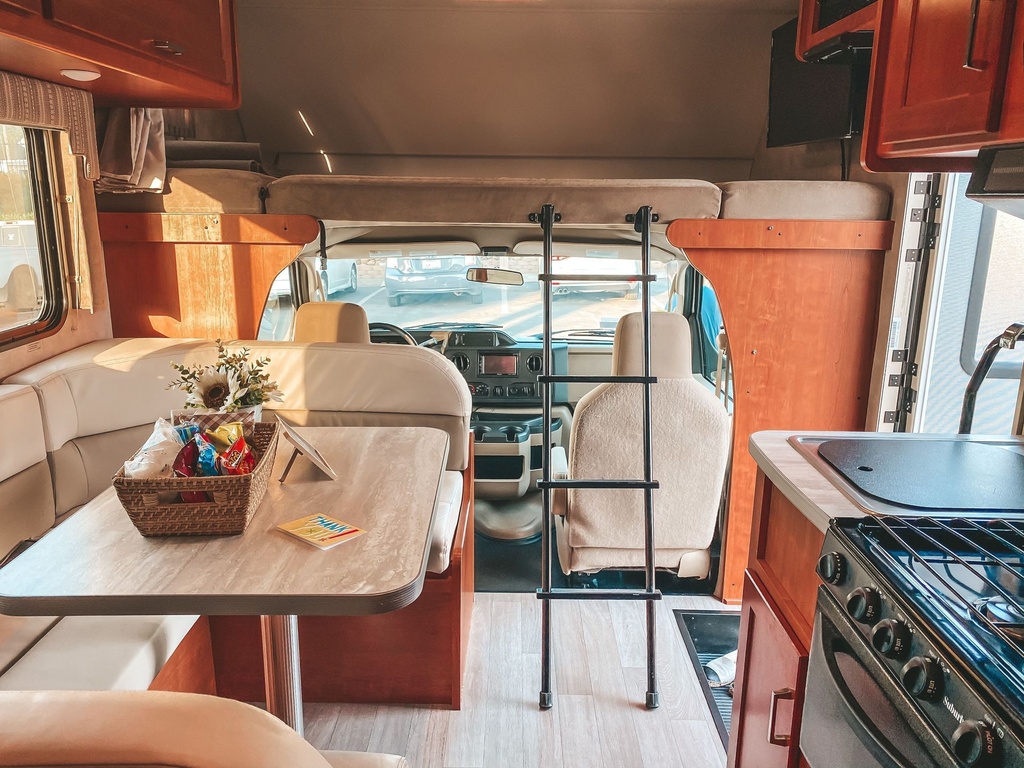 Photo 4 - 2019 Winnebago Class C Motorhome rental photo 6
