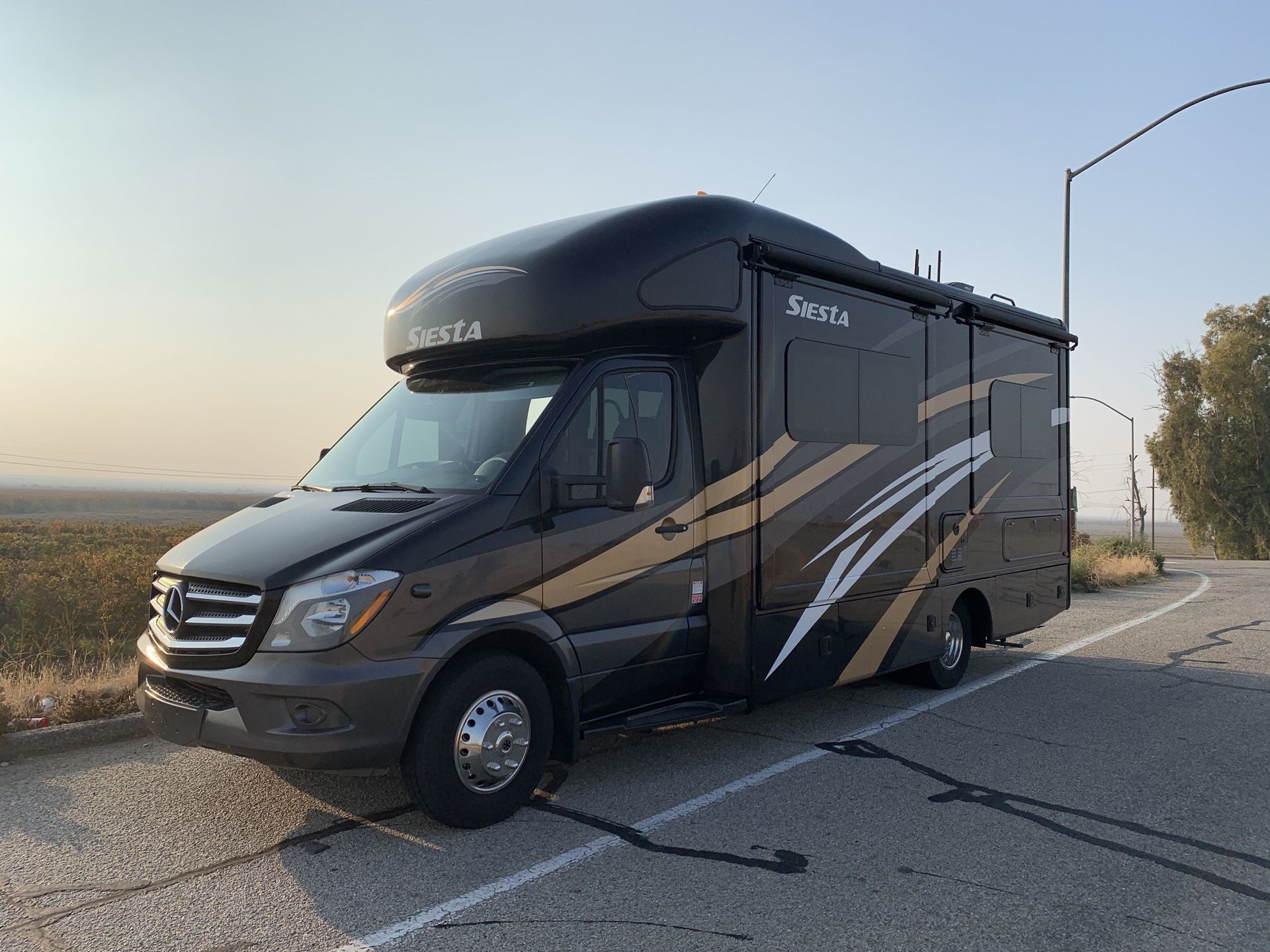 Photo 0 - 2018 Thor Class C Motorhome rental photo 2