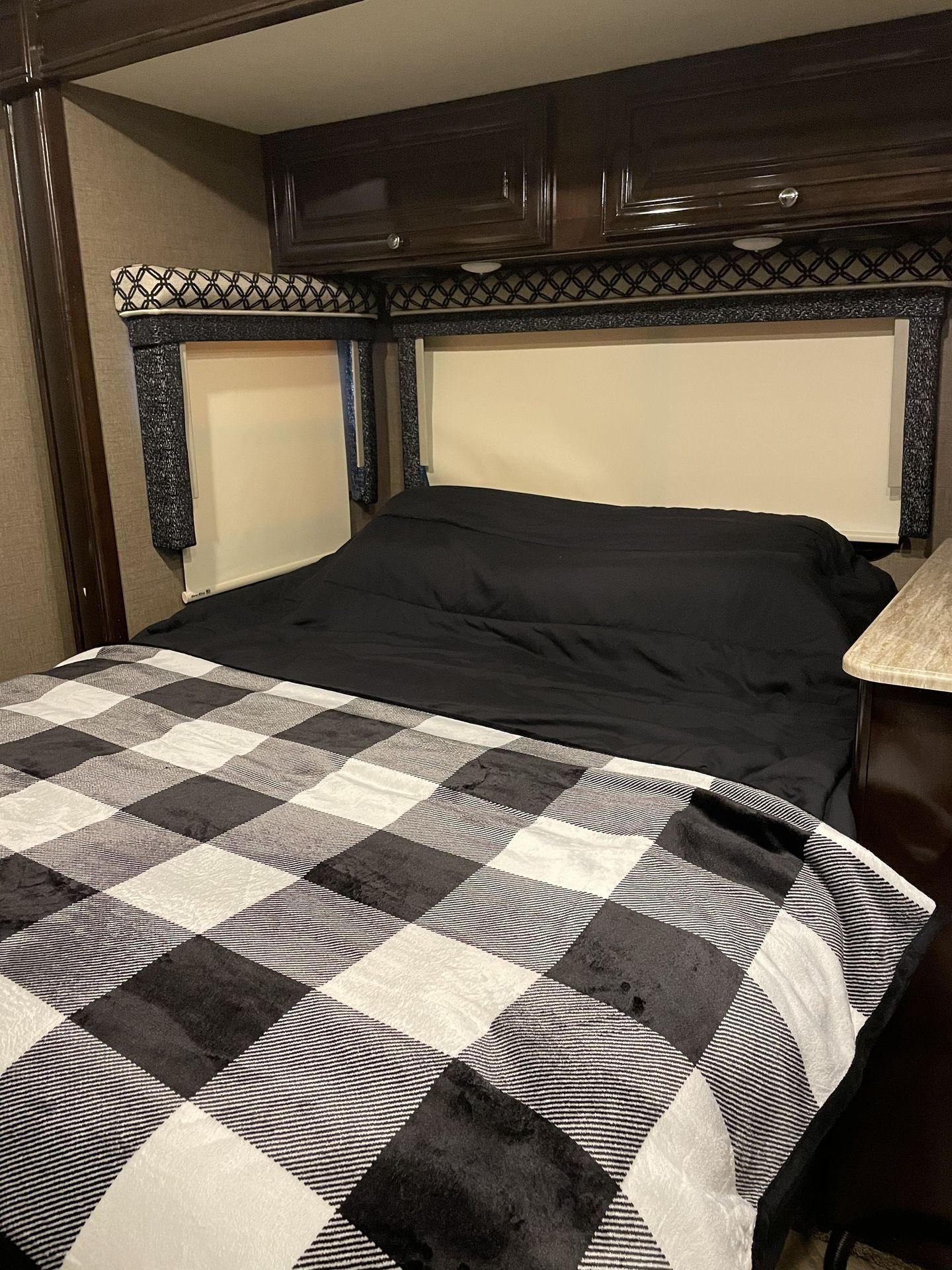 Photo 13 - 2018 Thor Class C Motorhome rental photo 15