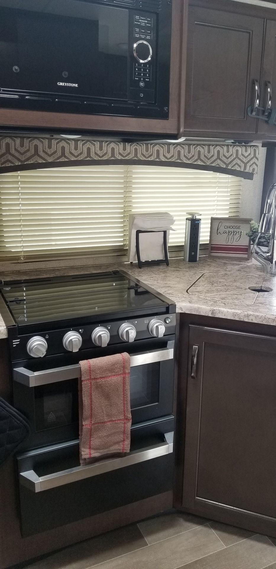 Photo 6 - 2020 Thor Motor Coach Class C Motorhome rental photo 8