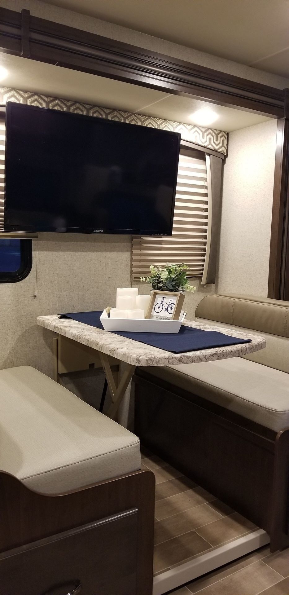 Photo 14 - 2020 Thor Motor Coach Class C Motorhome rental photo 16