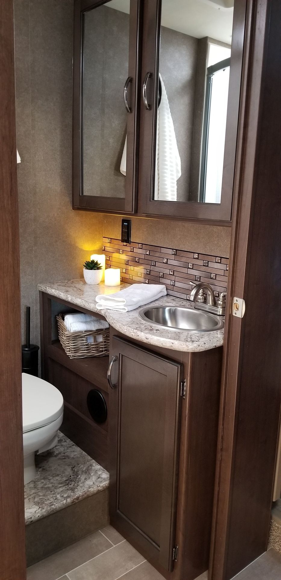 Photo 15 - 2020 Thor Motor Coach Class C Motorhome rental photo 17