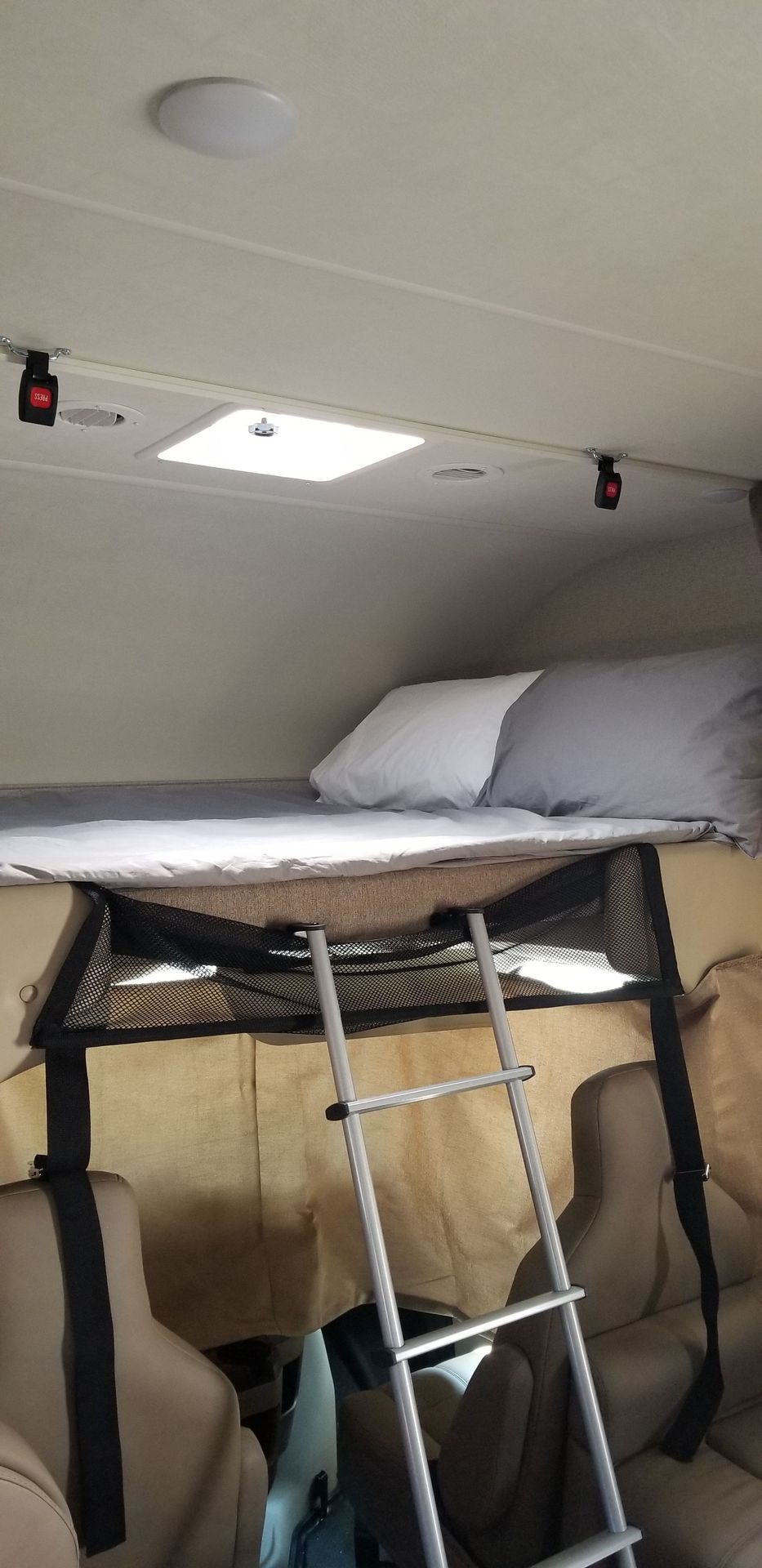 Photo 17 - 2020 Thor Motor Coach Class C Motorhome rental photo 19