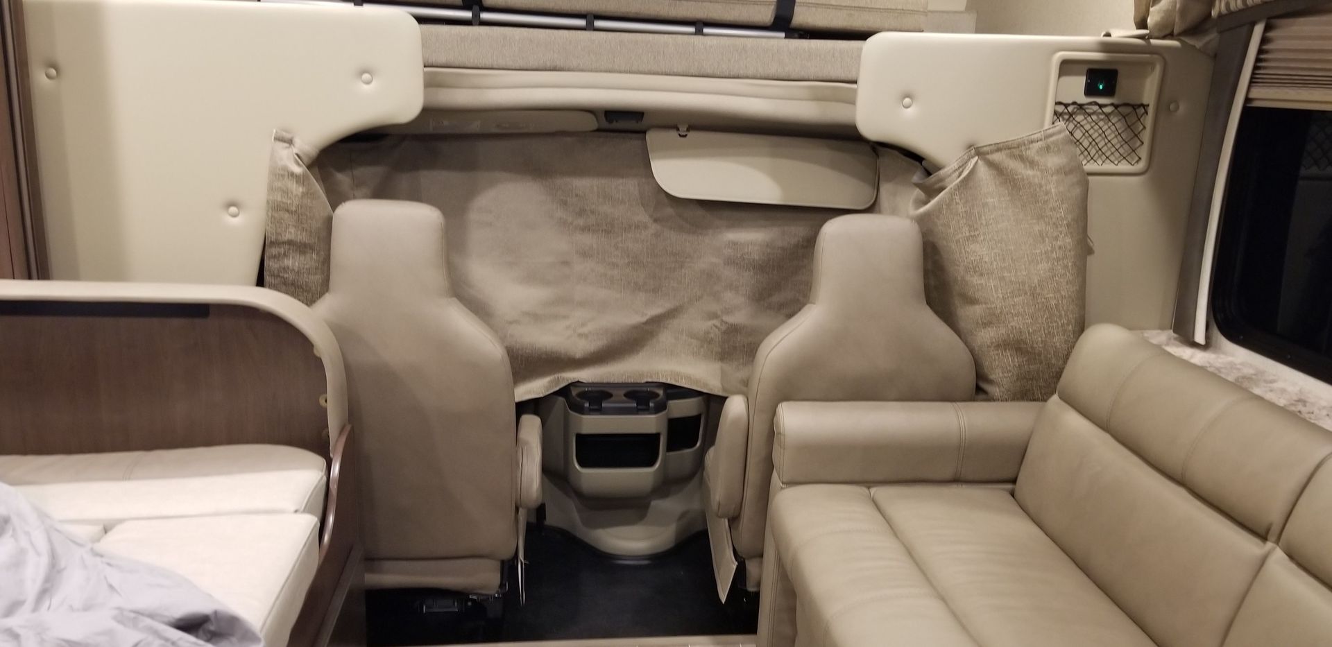 Photo 18 - 2020 Thor Motor Coach Class C Motorhome rental photo 20