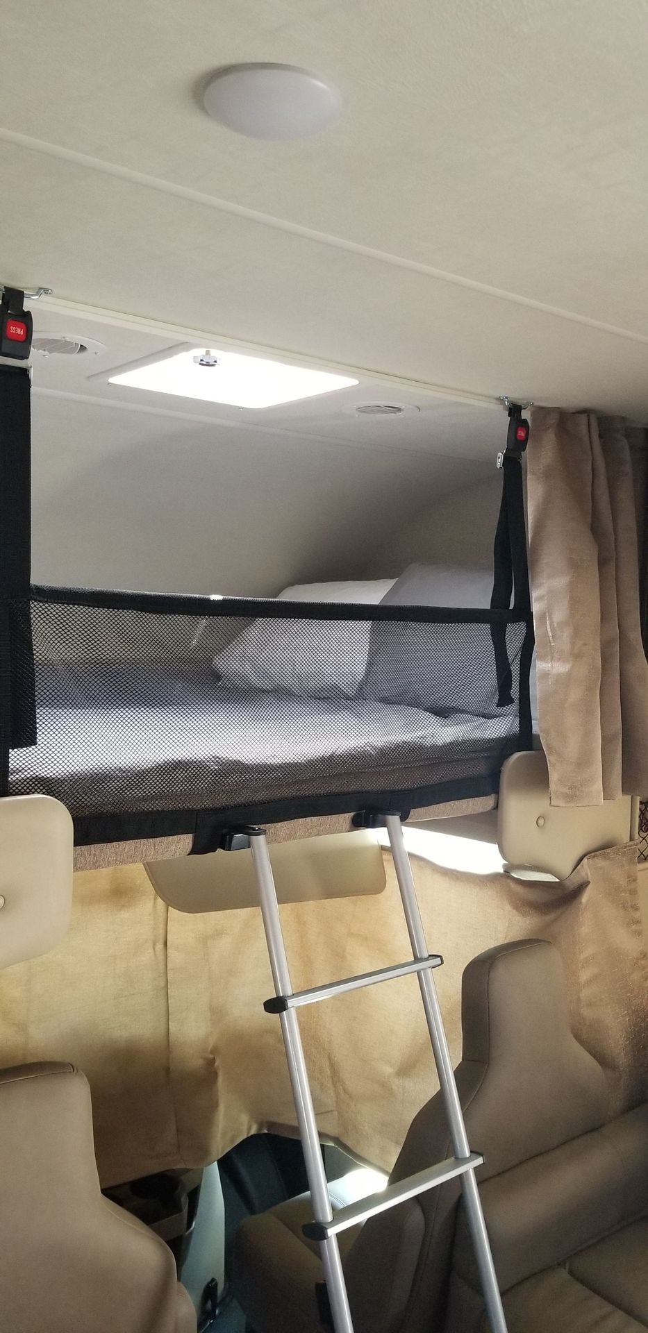 Photo 22 - 2020 Thor Motor Coach Class C Motorhome rental photo 24