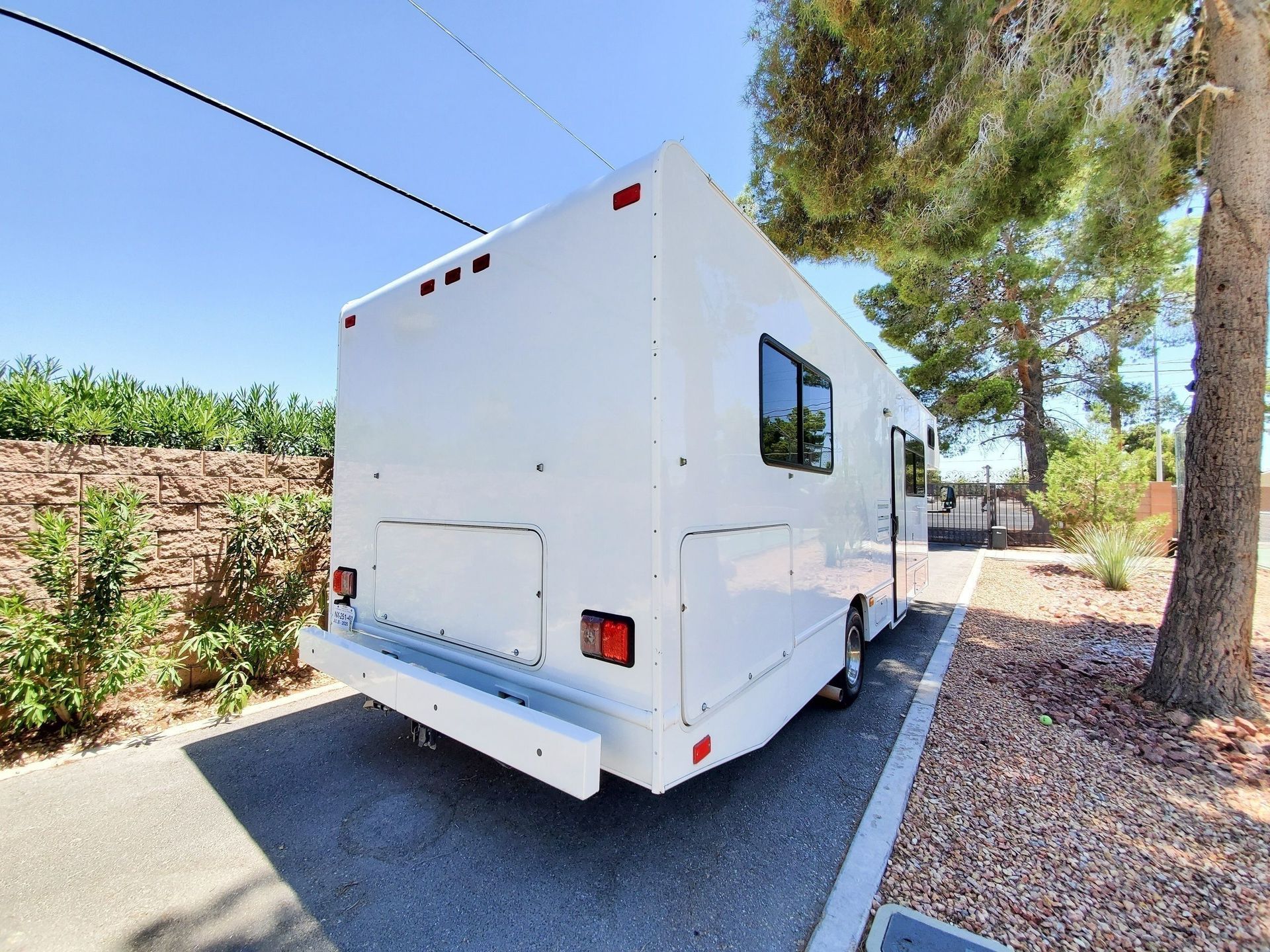 Photo 2 - 2016 Thor Motor Coach Class C Motorhome rental photo 4