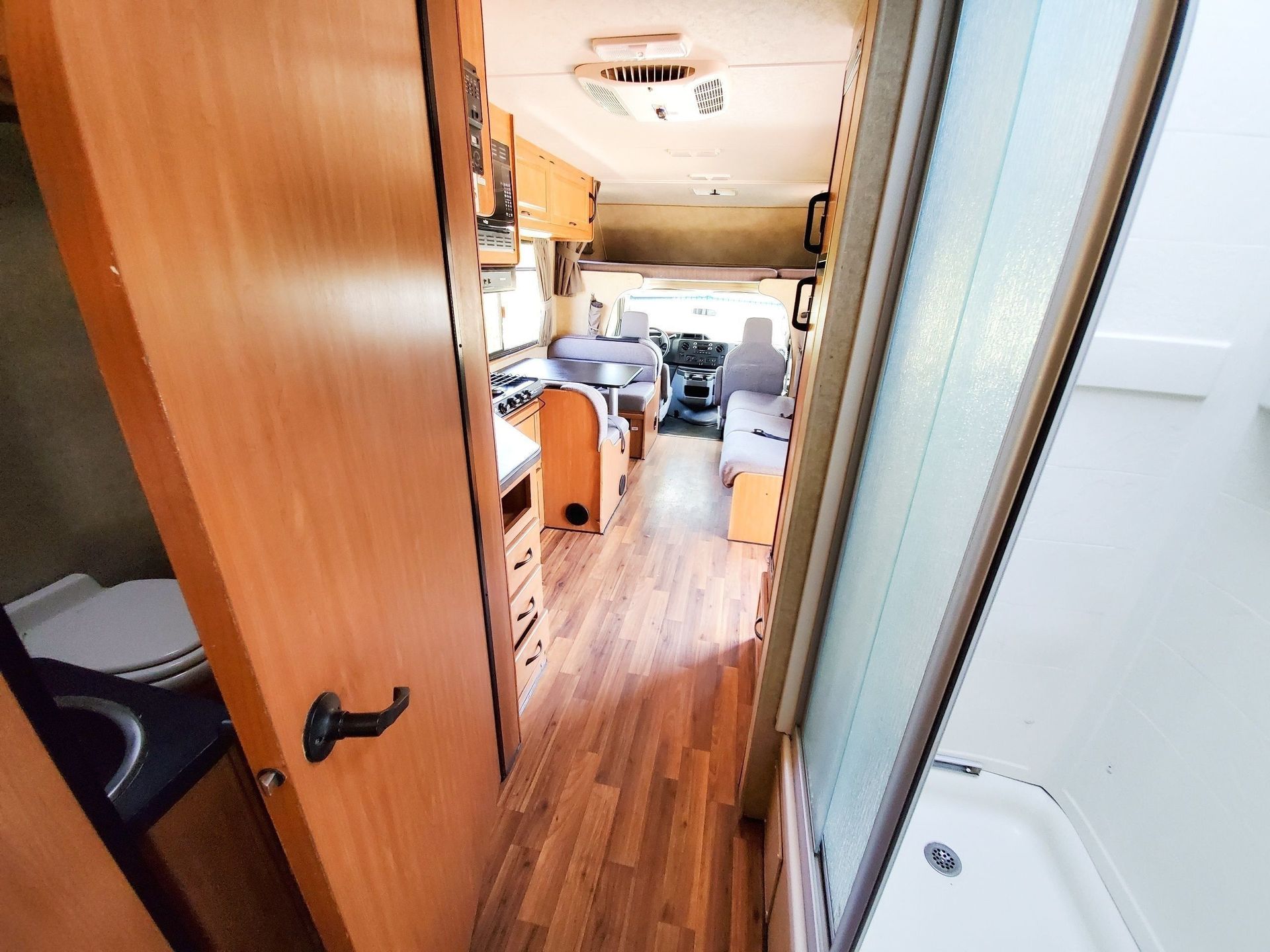 Photo 9 - 2016 Thor Motor Coach Class C Motorhome rental photo 11