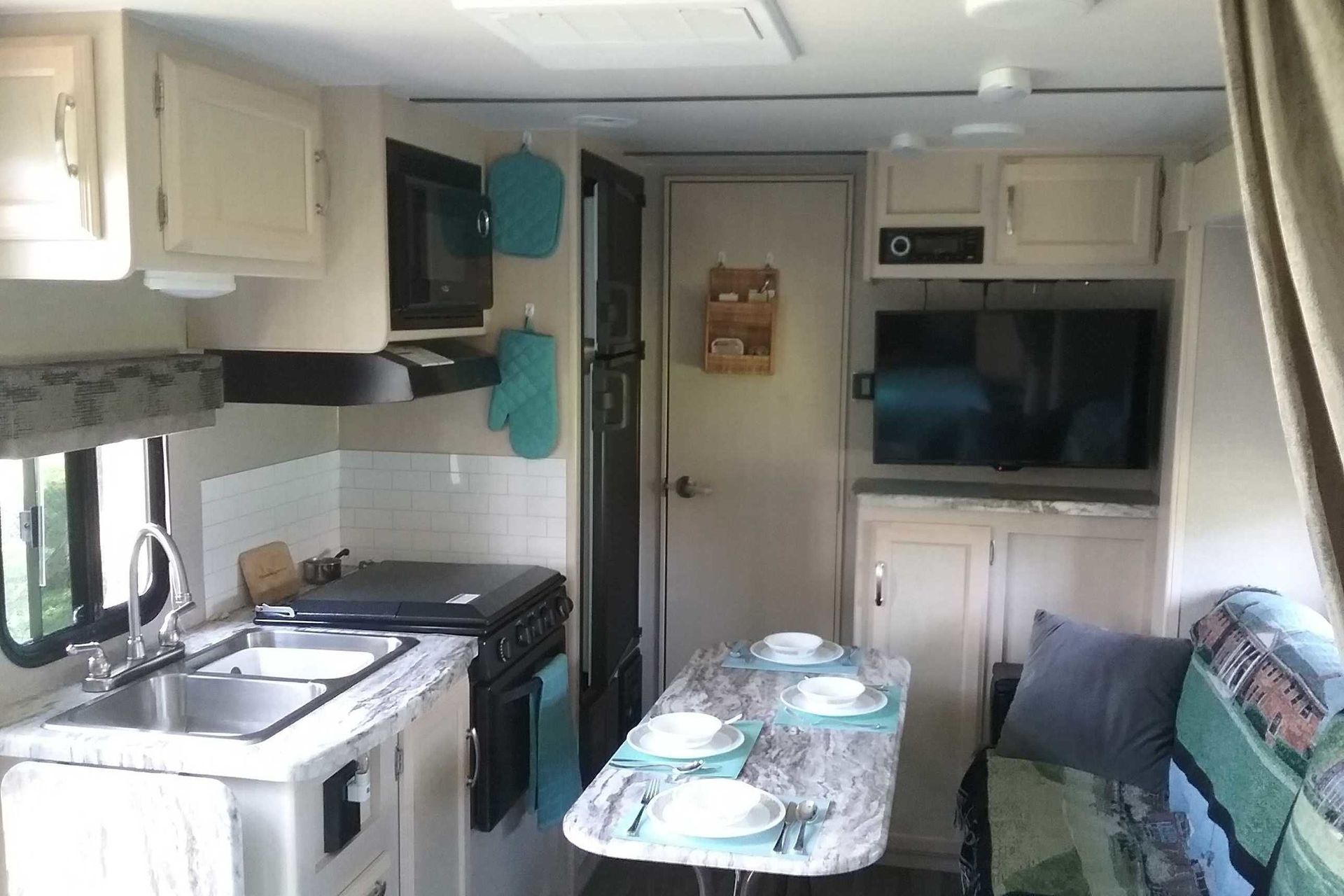 Photo 1 - 2019 Winnebago Micro Minnie Travel Trailer rental photo 3