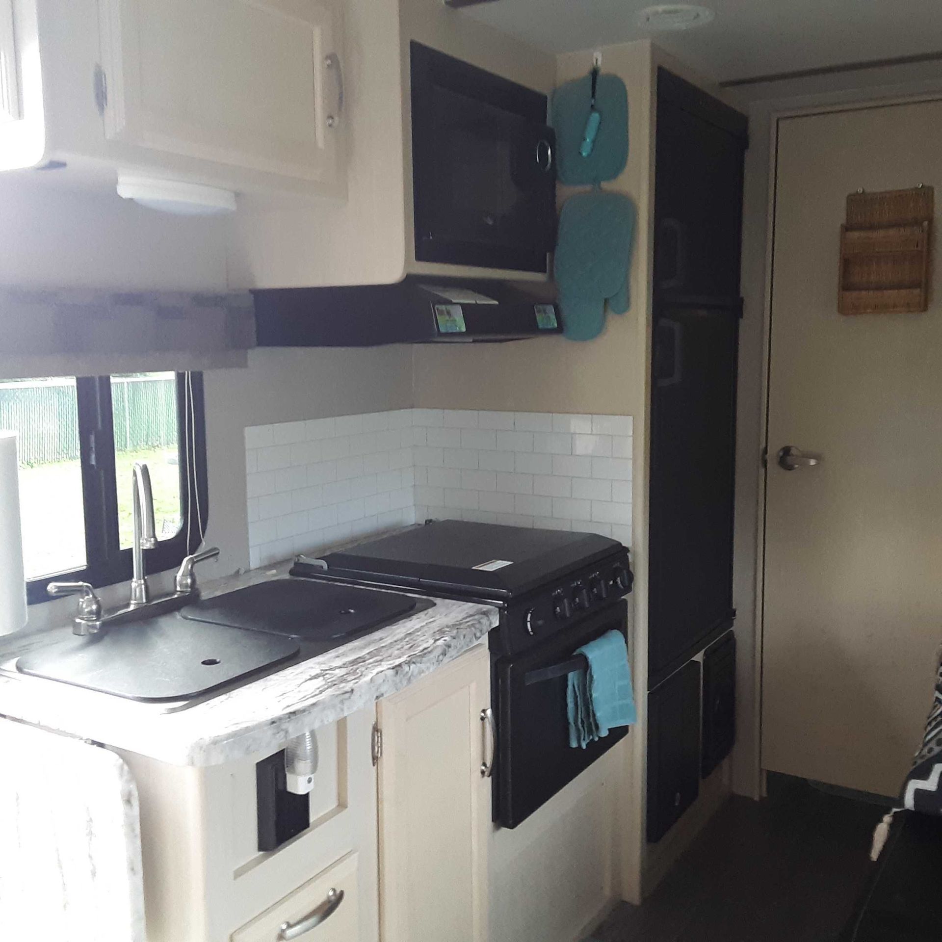 Photo 2 - 2019 Winnebago Micro Minnie Travel Trailer rental photo 4