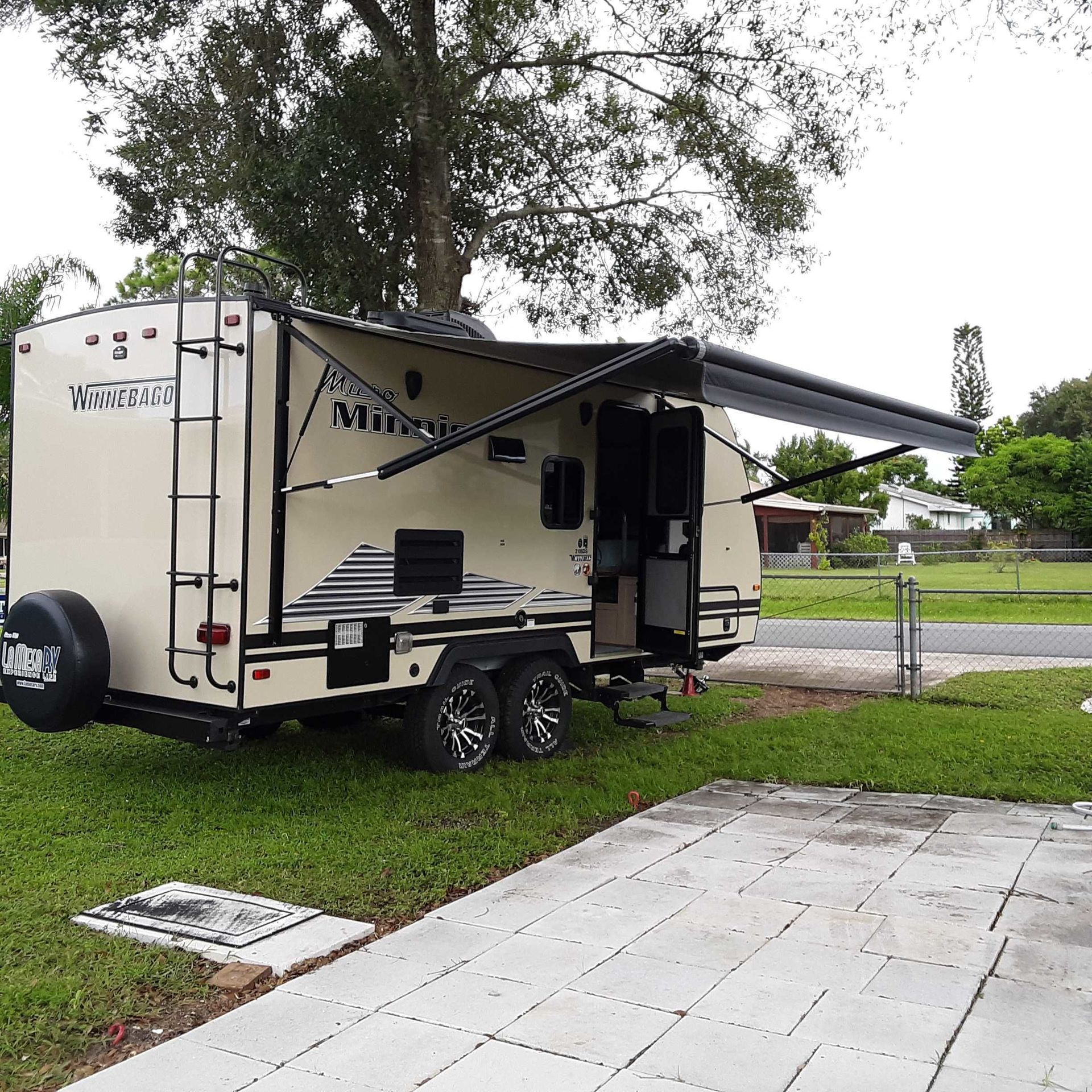 Photo 8 - 2019 Winnebago Micro Minnie Travel Trailer rental photo 10