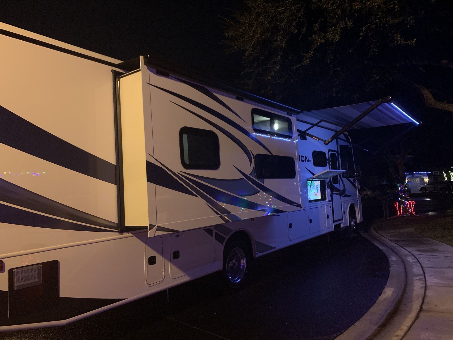 Photo 7 - 2021 Entegra Coach Class A Motorhome rental photo 9