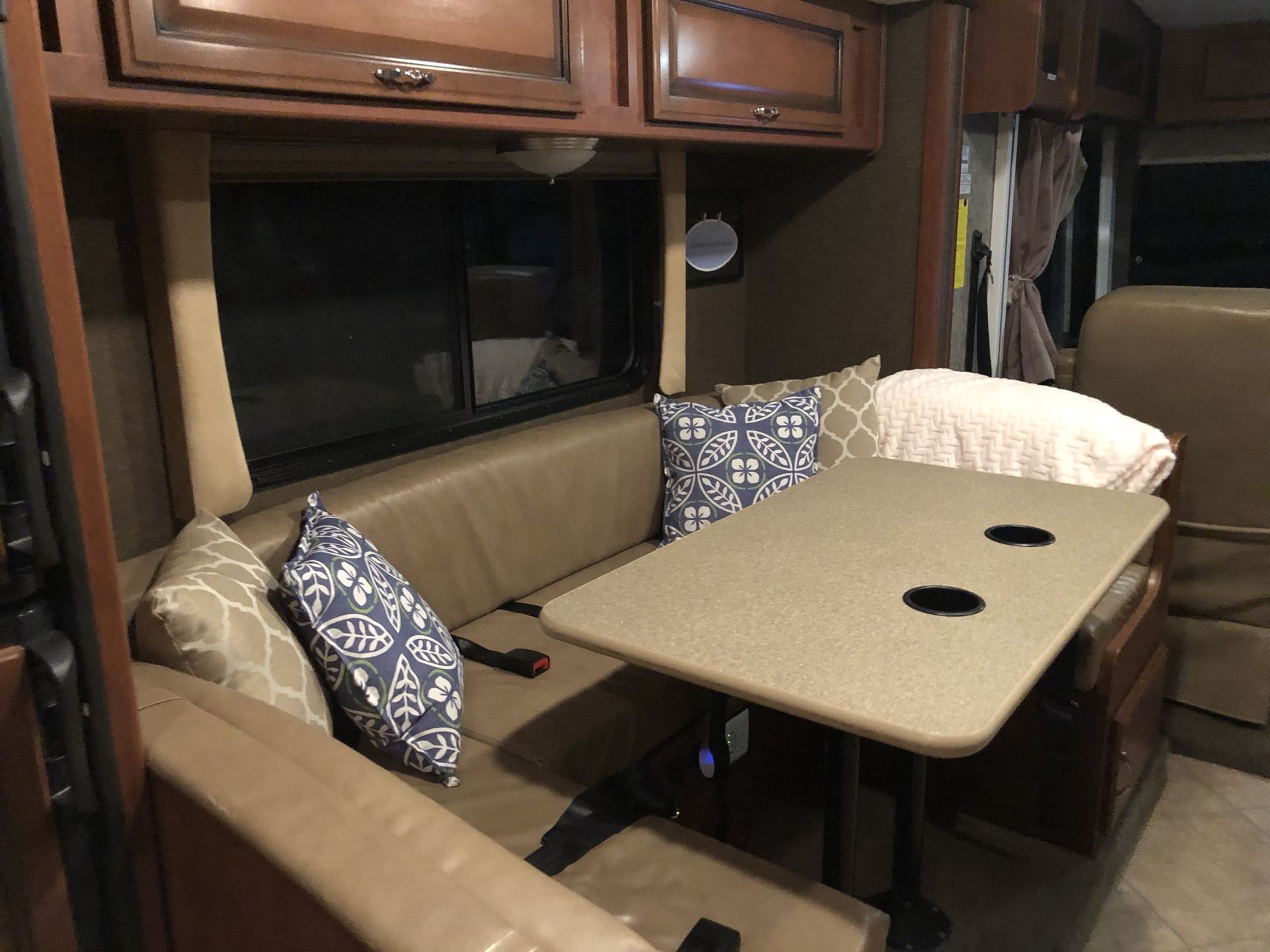 Photo 4 - 2015 Fleetwood Class A Motorhome rental photo 6