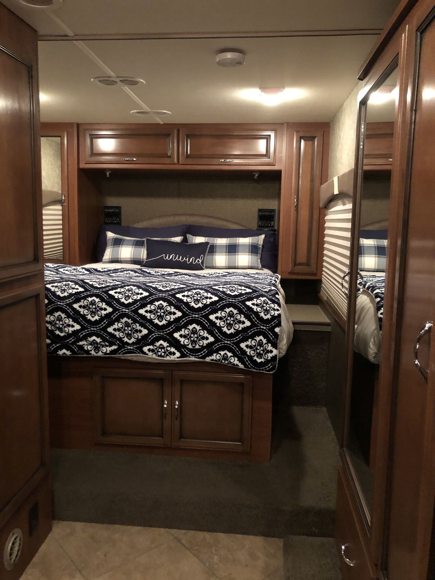 Photo 5 - 2015 Fleetwood Class A Motorhome rental photo 7