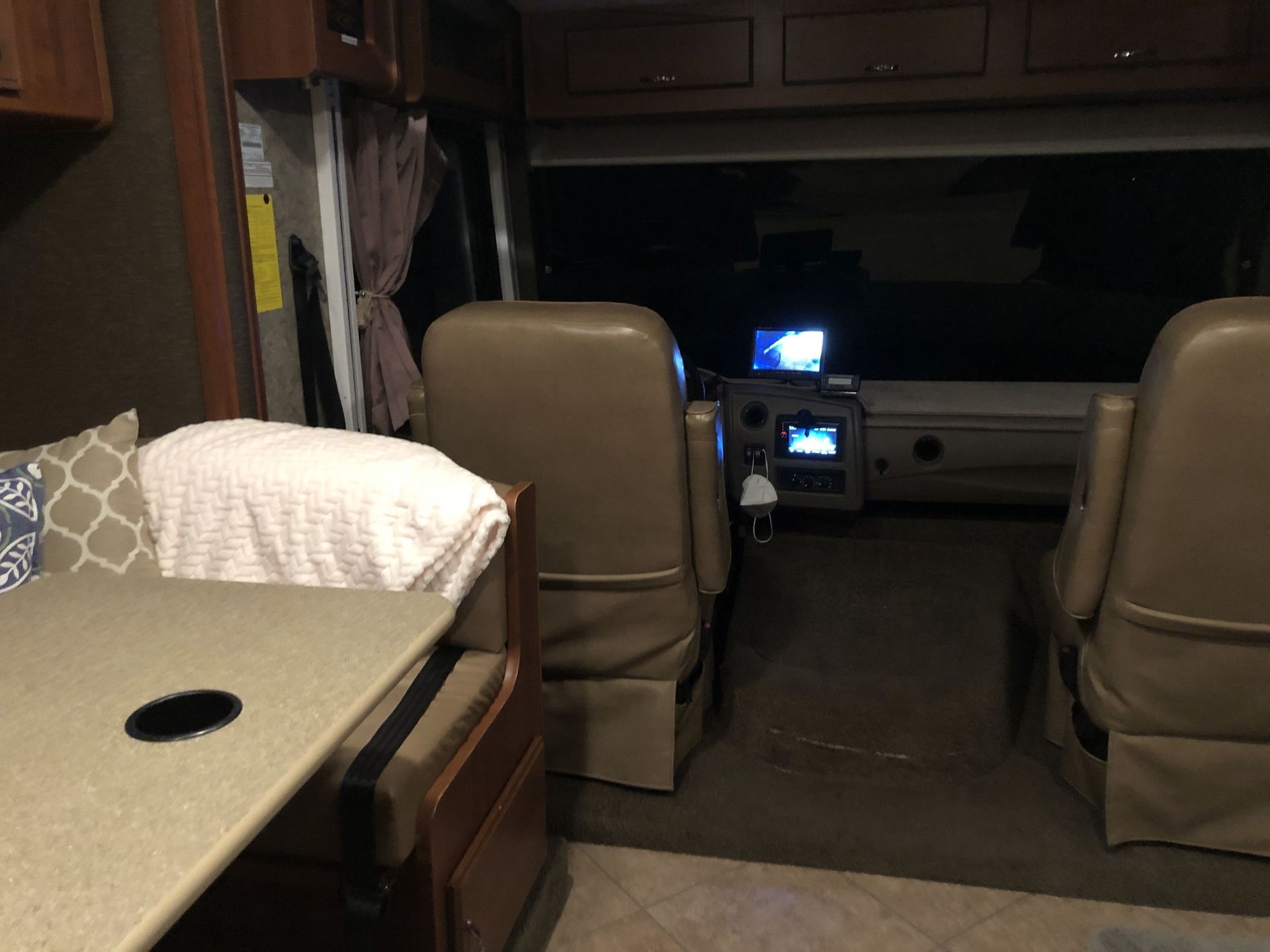 Photo 6 - 2015 Fleetwood Class A Motorhome rental photo 8