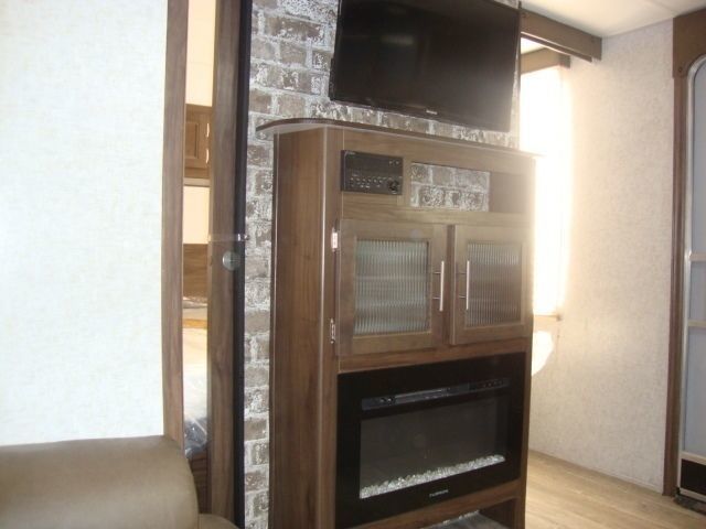 Photo 4 - 2018 Cherokee Travel Trailer rental photo 6