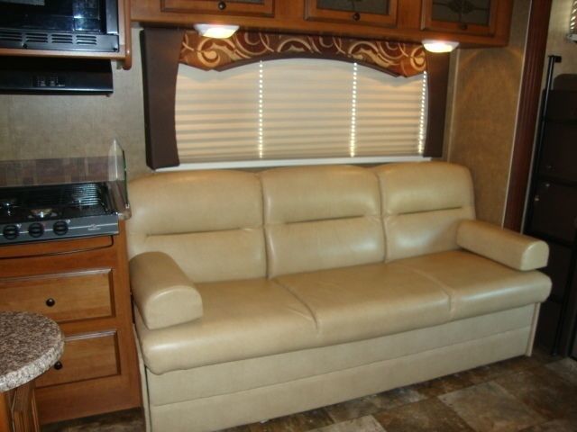 Photo 9 - 2014 Leprechaun Class C Motorhome rental photo 11